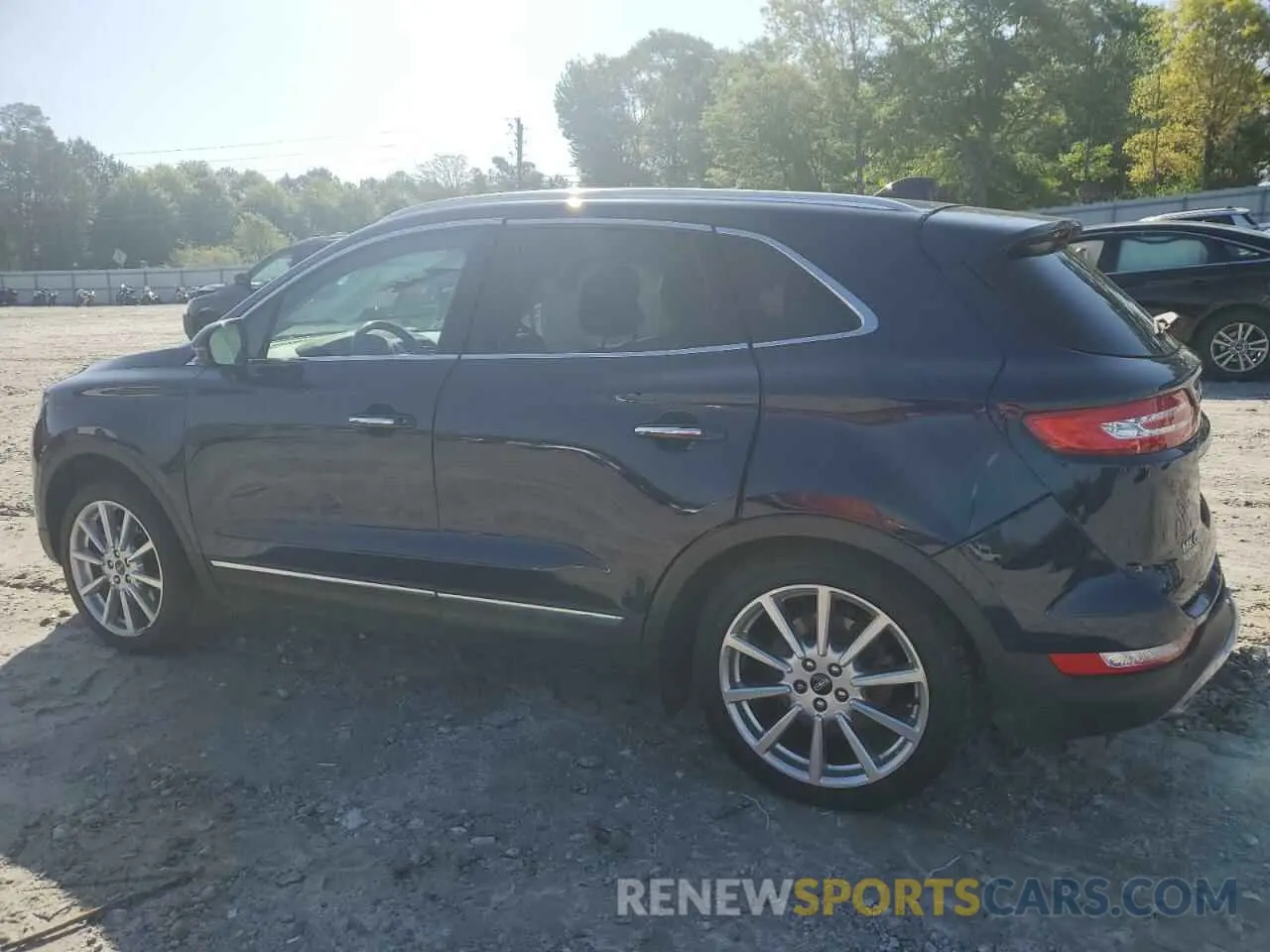 2 fotografías del automóvil dañado 5LMCJ3C91KUL48660 LINCOLN MKC 2019