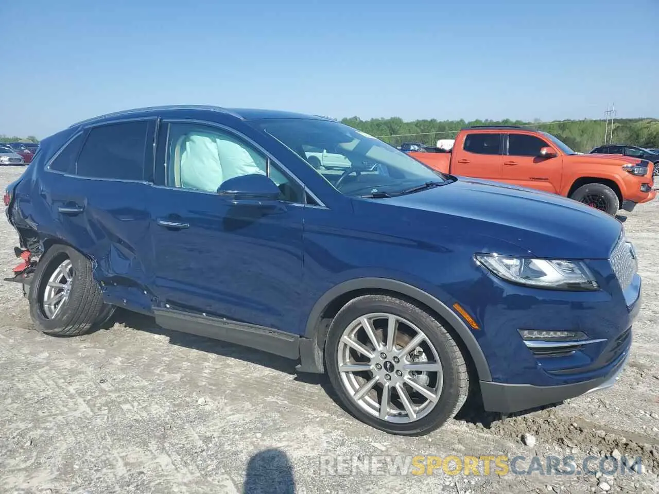 4 fotografías del automóvil dañado 5LMCJ3C91KUL48660 LINCOLN MKC 2019