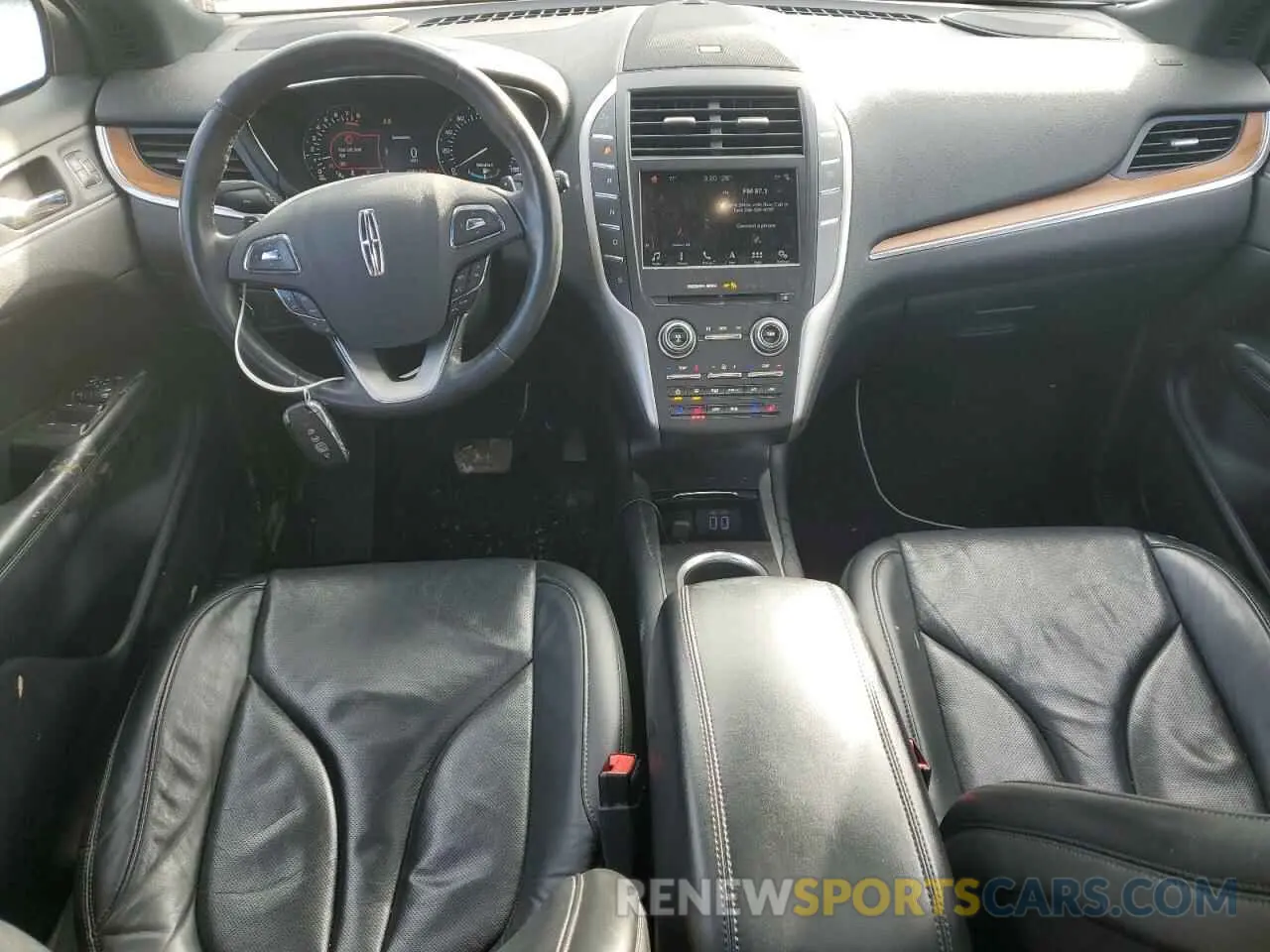 8 fotografías del automóvil dañado 5LMCJ3C92KUL53298 LINCOLN MKC 2019