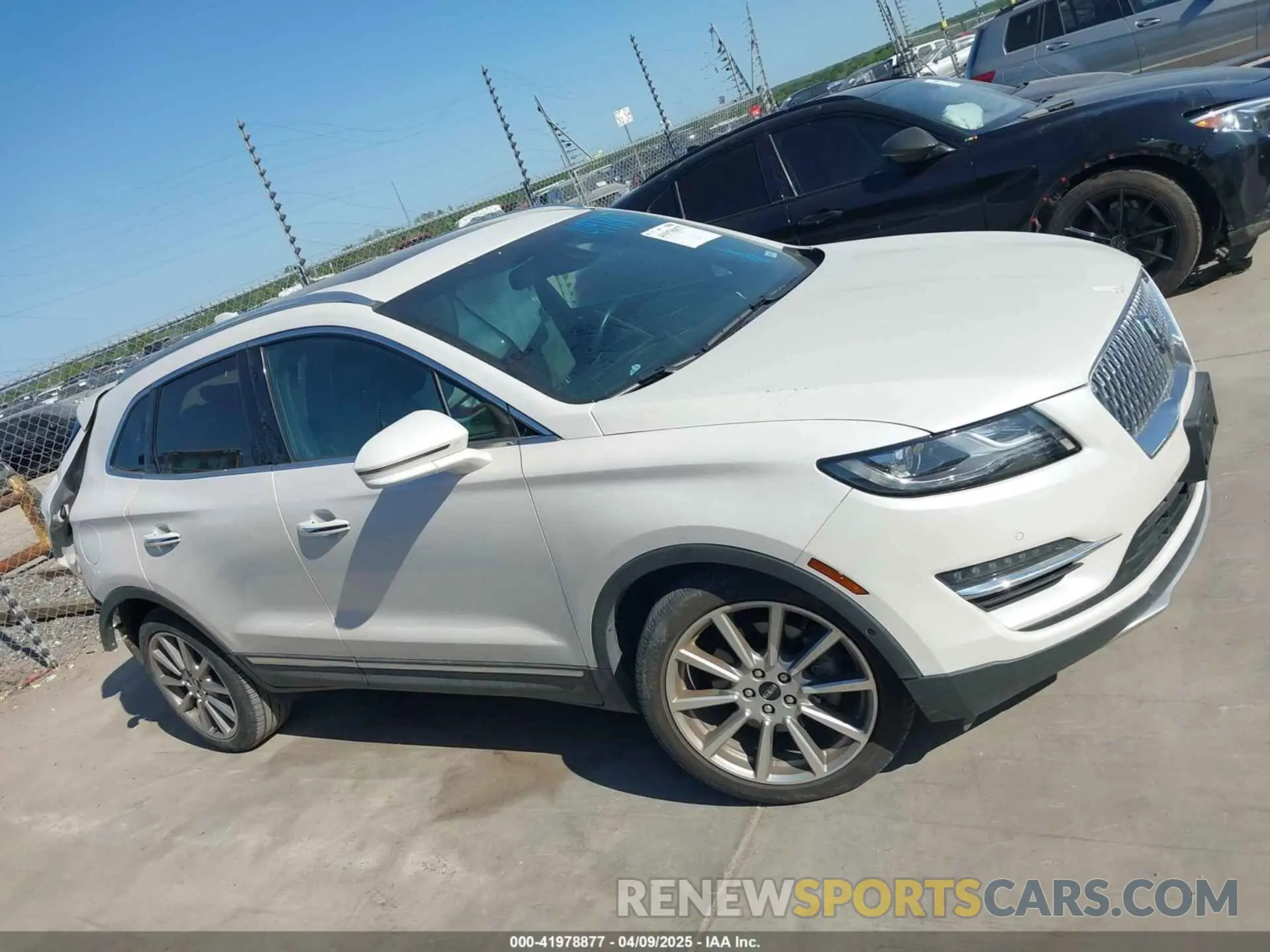14 fotografías del automóvil dañado 5LMCJ3C93KUL35294 LINCOLN MKC 2019