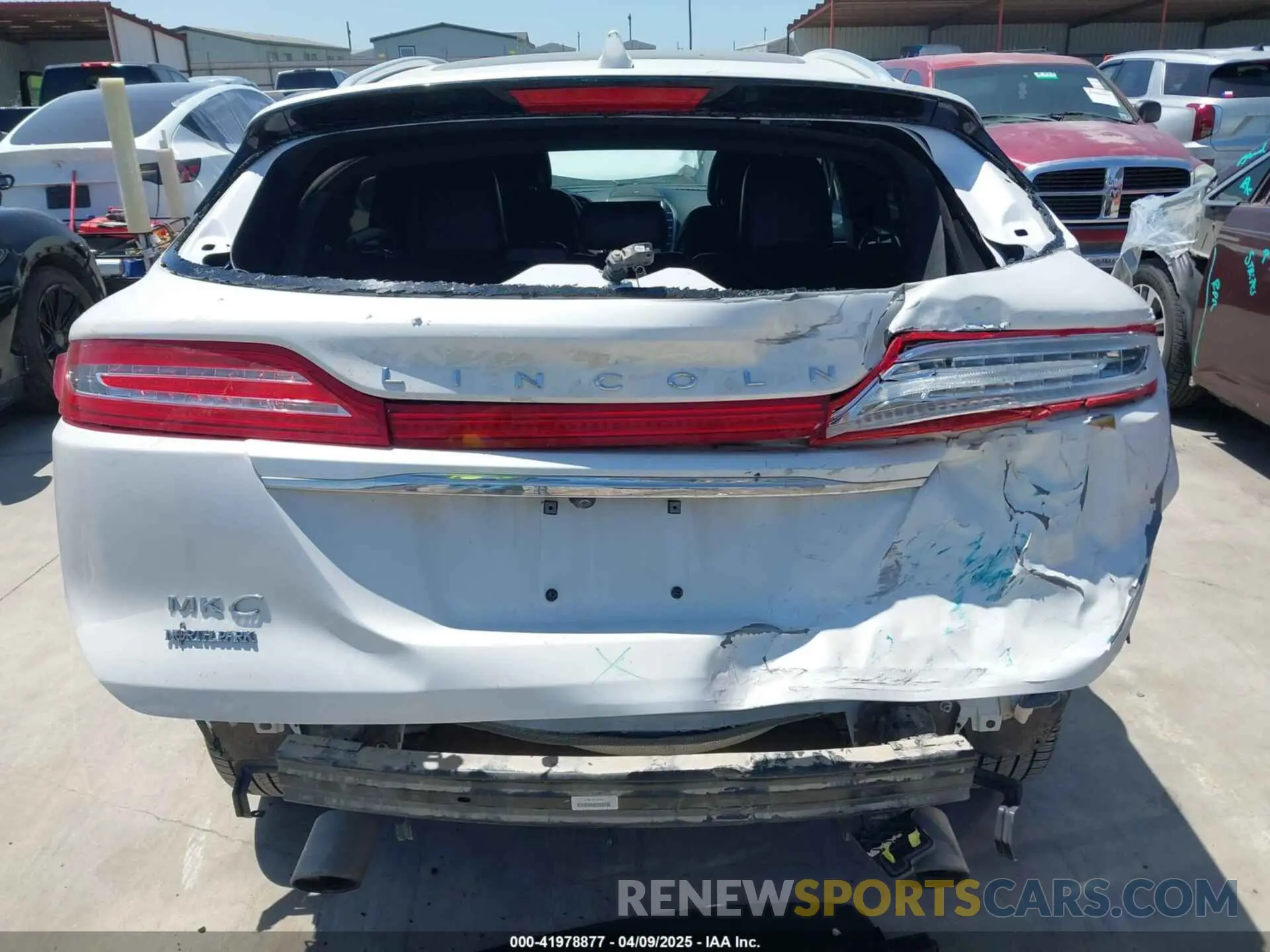 17 fotografías del automóvil dañado 5LMCJ3C93KUL35294 LINCOLN MKC 2019