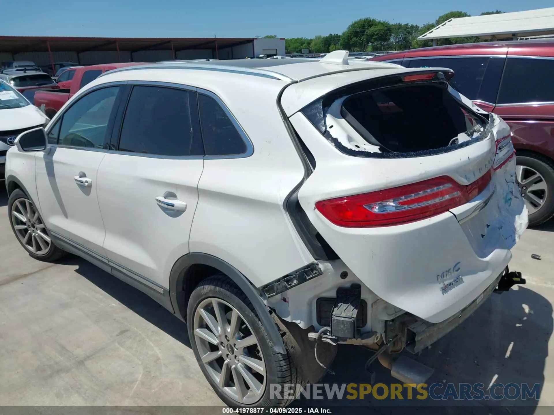 3 fotografías del automóvil dañado 5LMCJ3C93KUL35294 LINCOLN MKC 2019