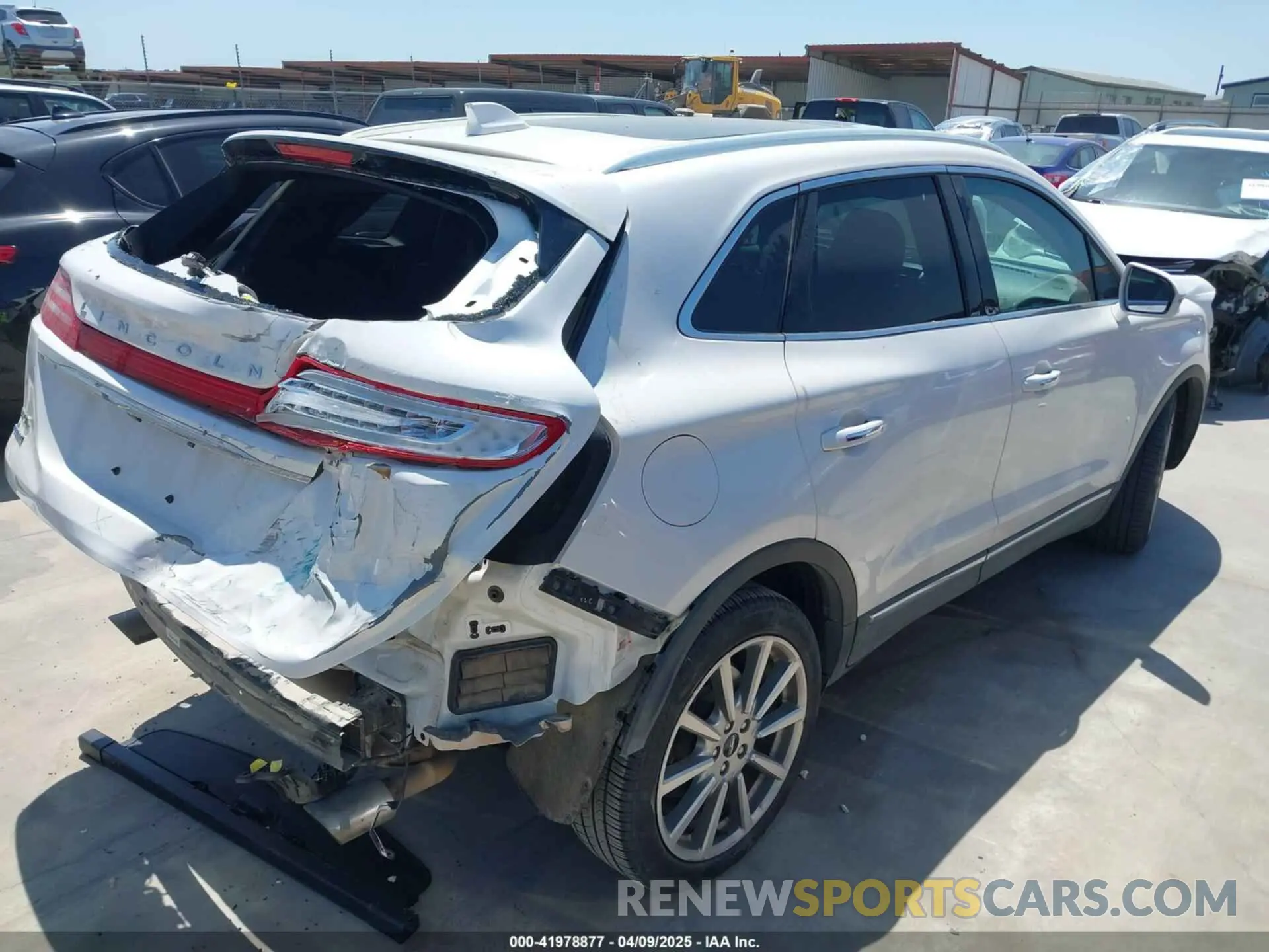 4 fotografías del automóvil dañado 5LMCJ3C93KUL35294 LINCOLN MKC 2019