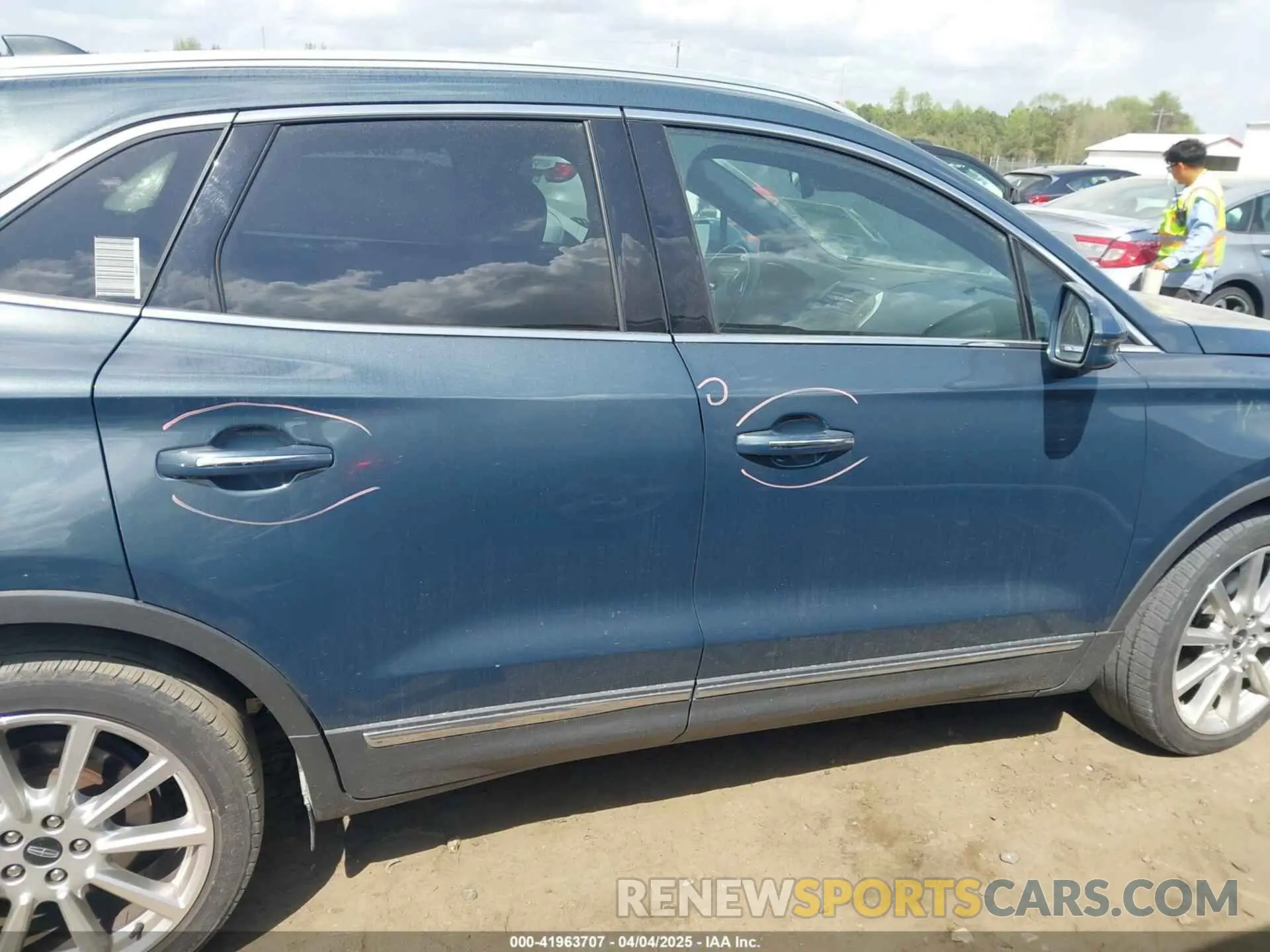 14 fotografías del automóvil dañado 5LMCJ3C94KUL22859 LINCOLN MKC 2019