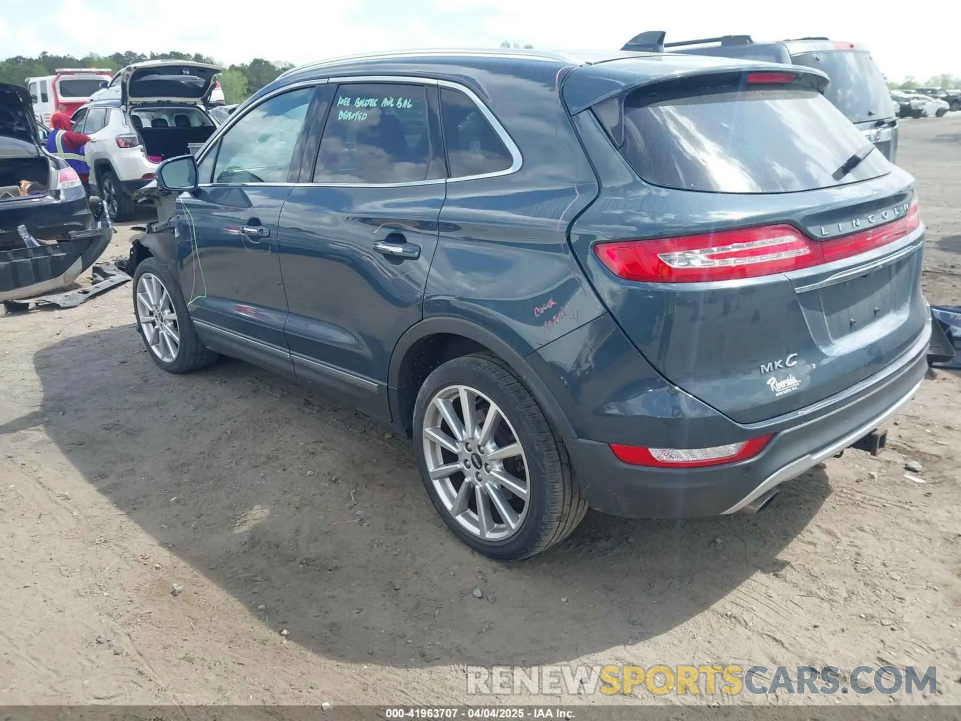 3 fotografías del automóvil dañado 5LMCJ3C94KUL22859 LINCOLN MKC 2019