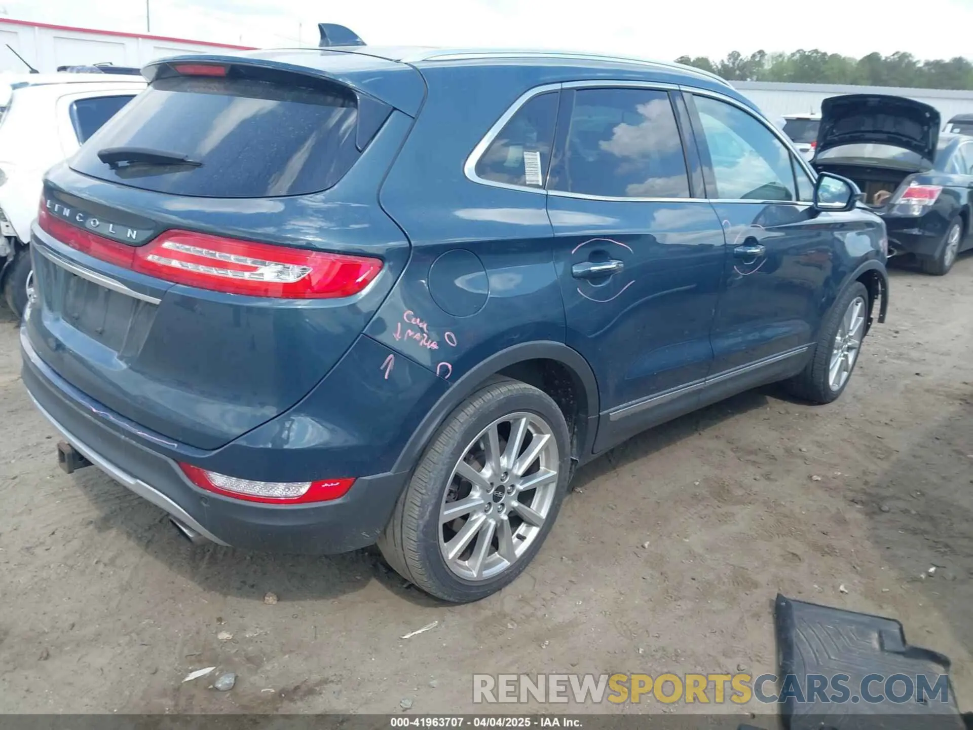 4 fotografías del automóvil dañado 5LMCJ3C94KUL22859 LINCOLN MKC 2019