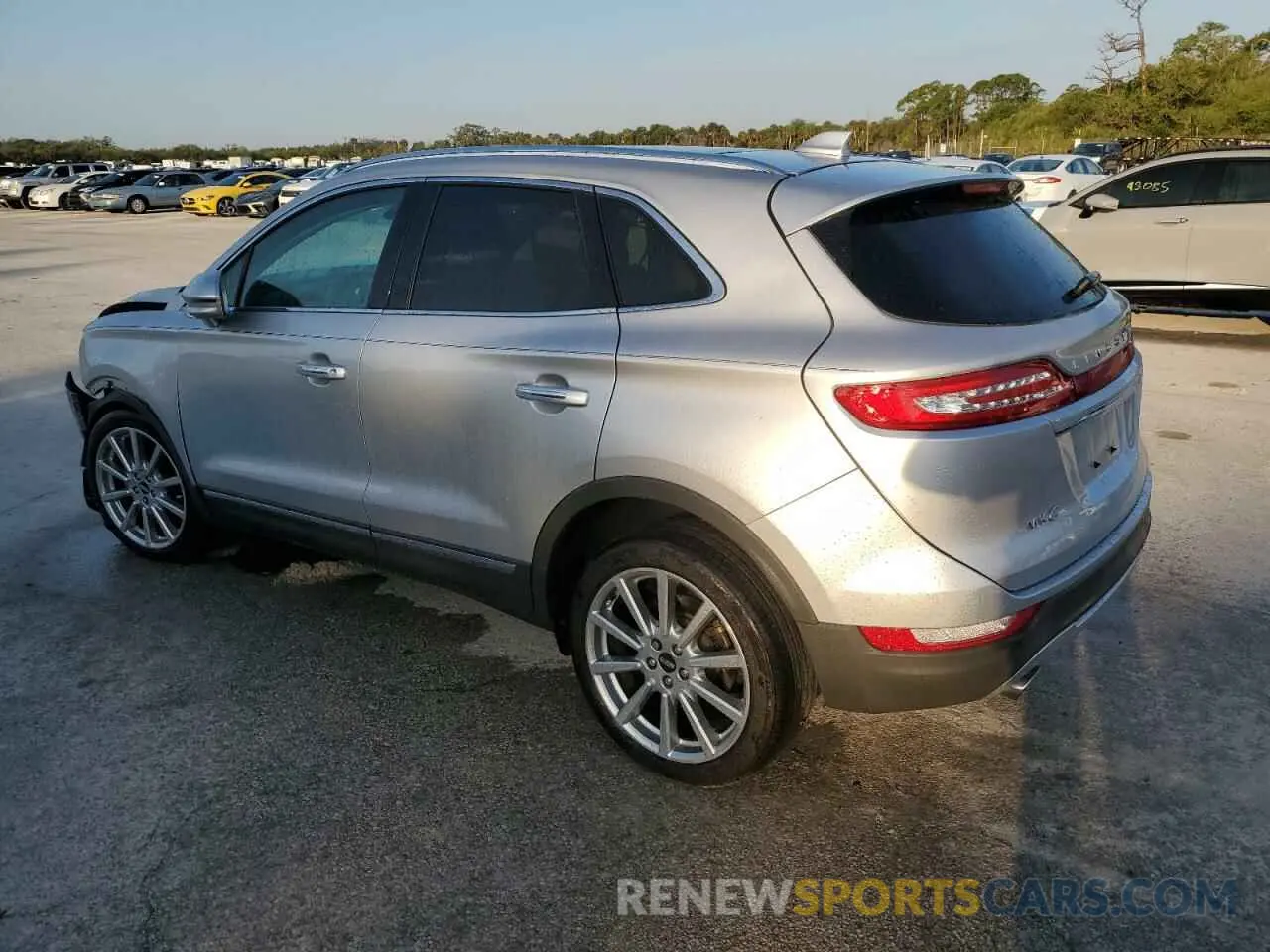 2 fotografías del automóvil dañado 5LMCJ3C97KUL46993 LINCOLN MKC 2019