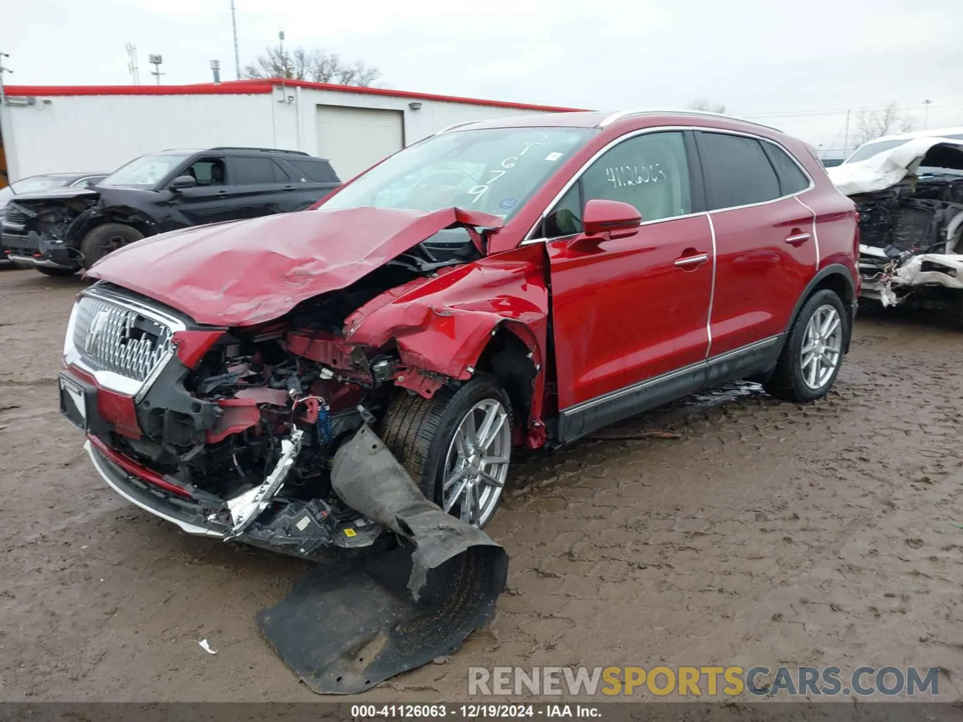 2 fotografías del automóvil dañado 5LMCJ3C98KUL21679 LINCOLN MKC 2019