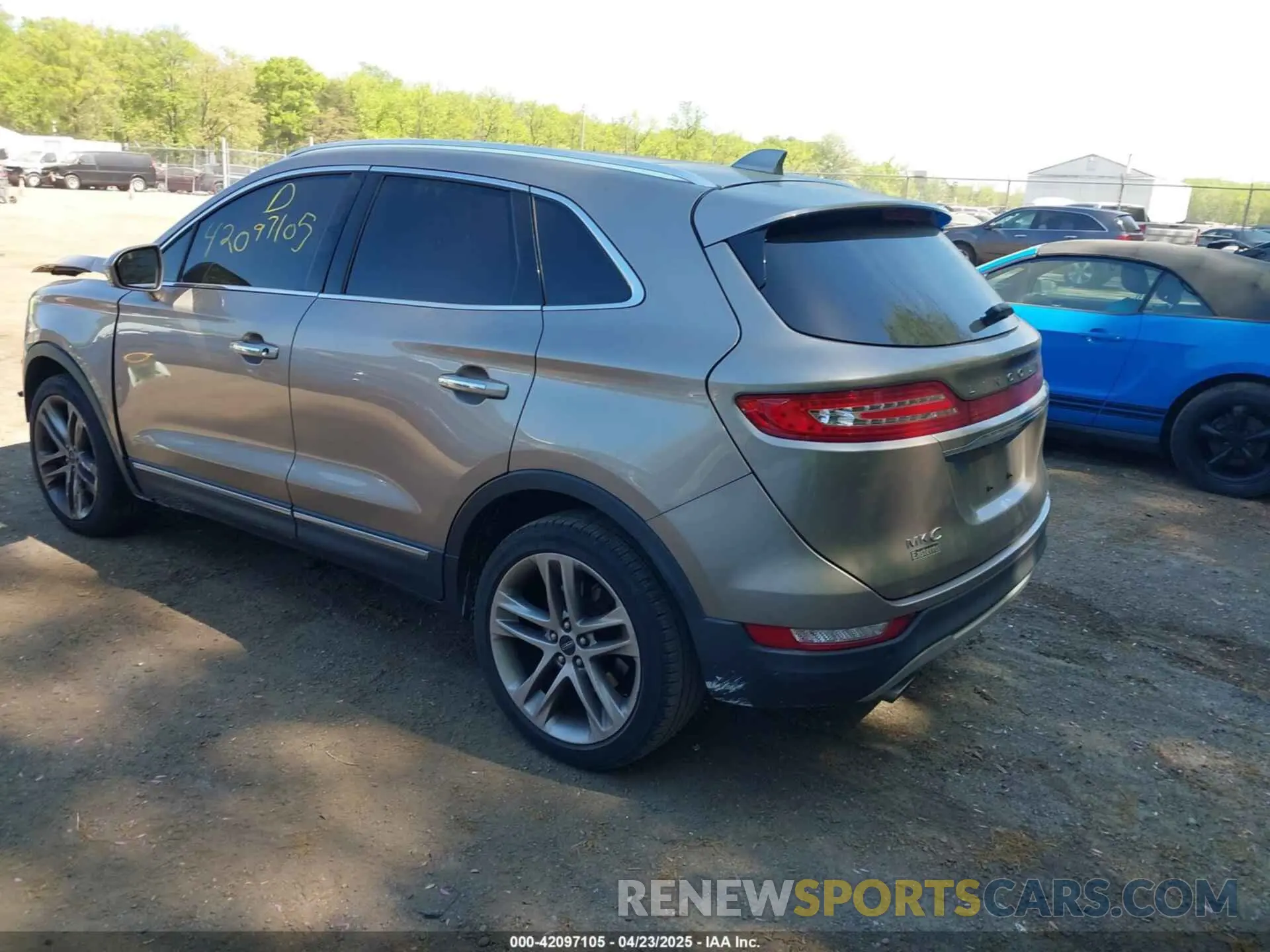 3 fotografías del automóvil dañado 5LMCJ3D93KUL53163 LINCOLN MKC 2019