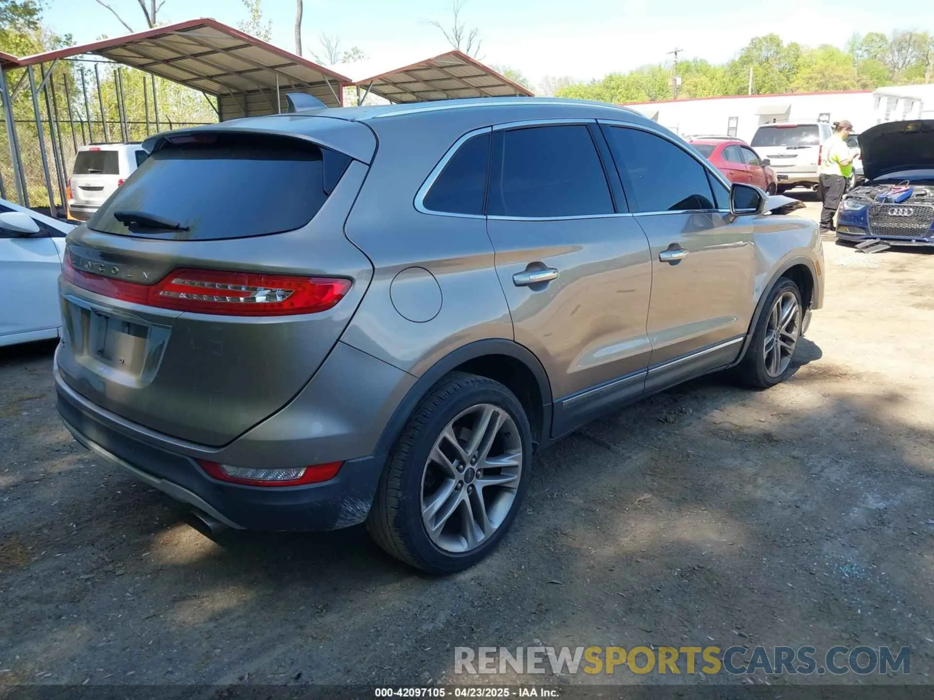 4 fotografías del automóvil dañado 5LMCJ3D93KUL53163 LINCOLN MKC 2019