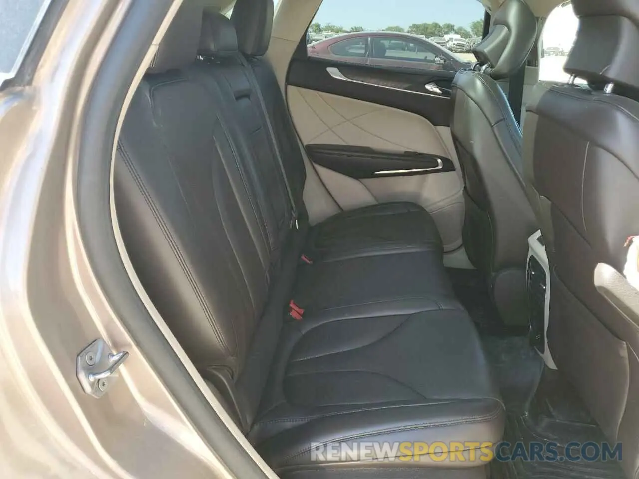 10 fotografías del automóvil dañado 5LMCJ3D95KUL19015 LINCOLN MKC 2019