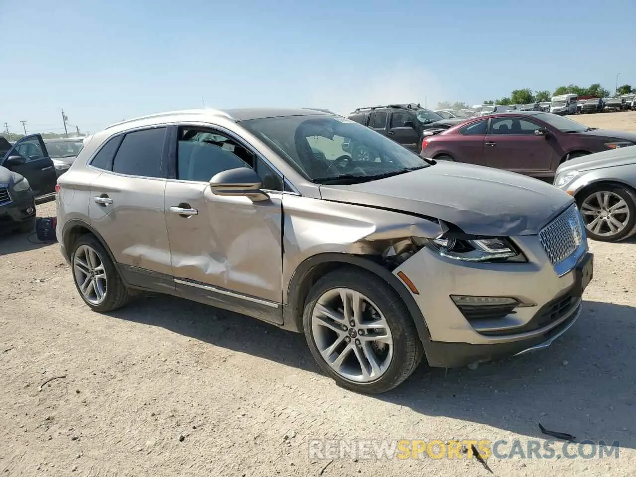 4 fotografías del automóvil dañado 5LMCJ3D95KUL19015 LINCOLN MKC 2019