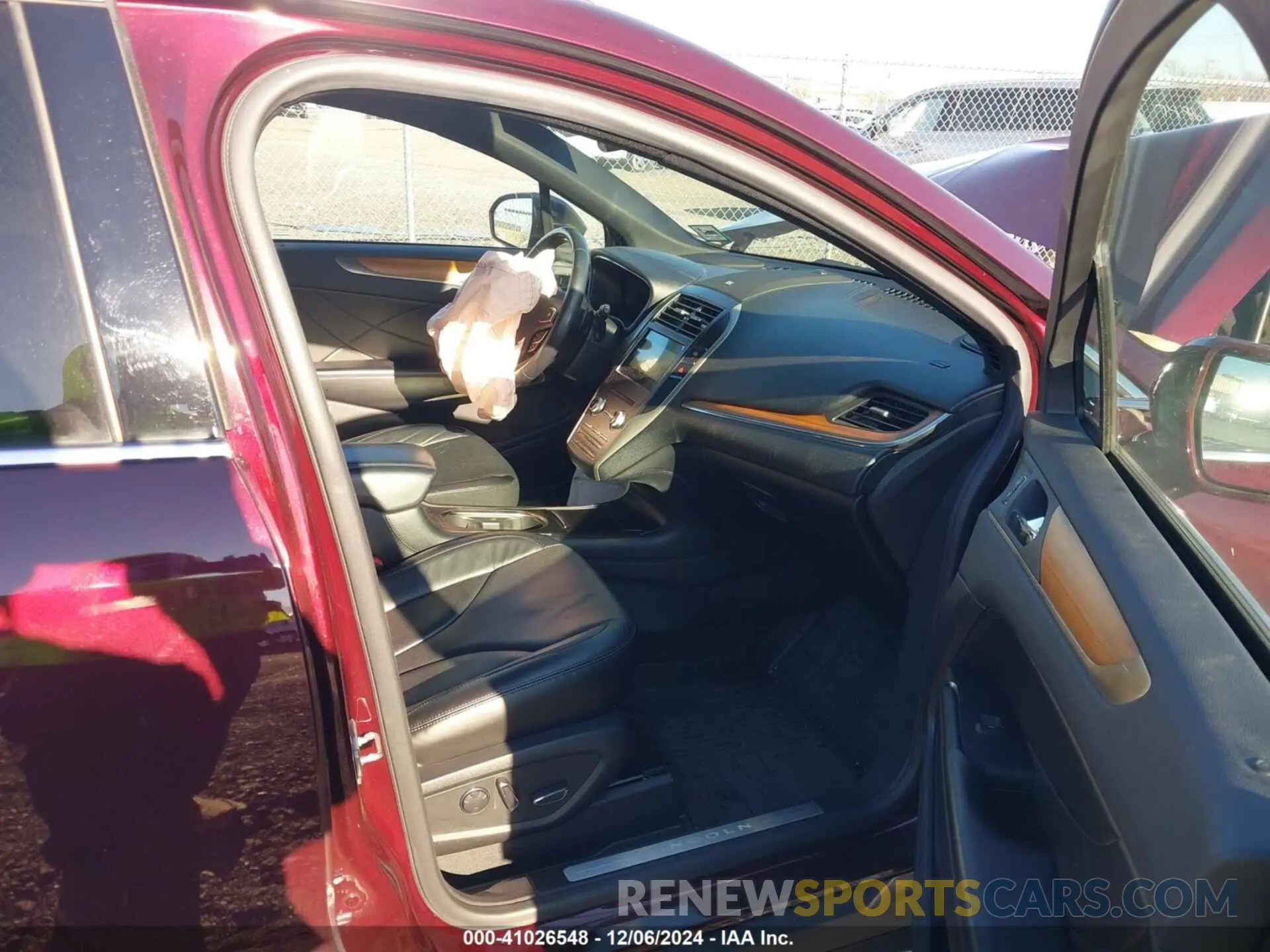 5 fotografías del automóvil dañado 5LMTJ3DH6KUL09715 LINCOLN MKC 2019
