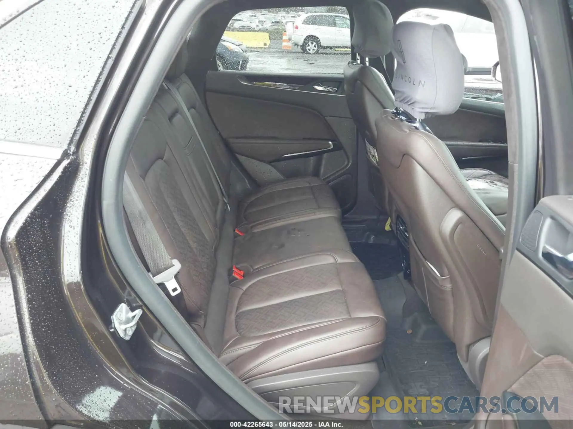 8 fotografías del automóvil dañado 5LMTJ4DH9KUL15045 LINCOLN MKC 2019
