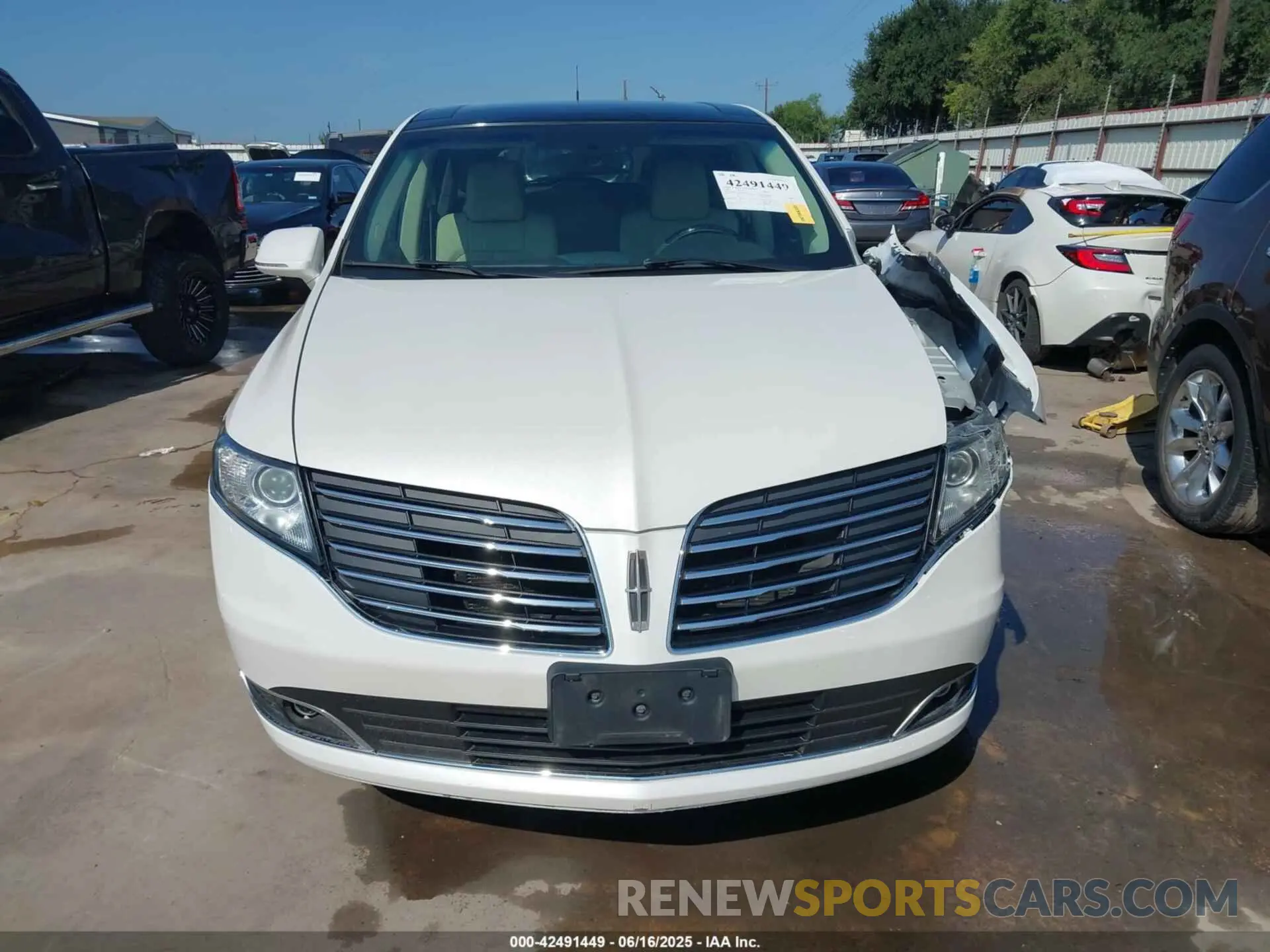 19 fotografías del automóvil dañado 2LMHJ5AT1KBL03571 LINCOLN MKT 2019