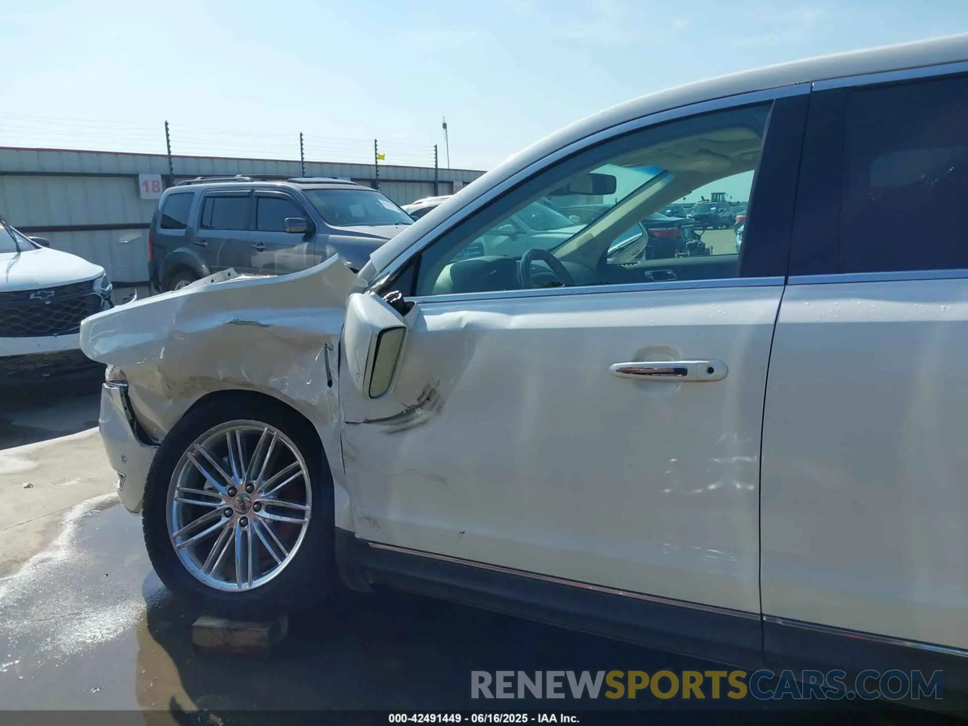 20 fotografías del automóvil dañado 2LMHJ5AT1KBL03571 LINCOLN MKT 2019