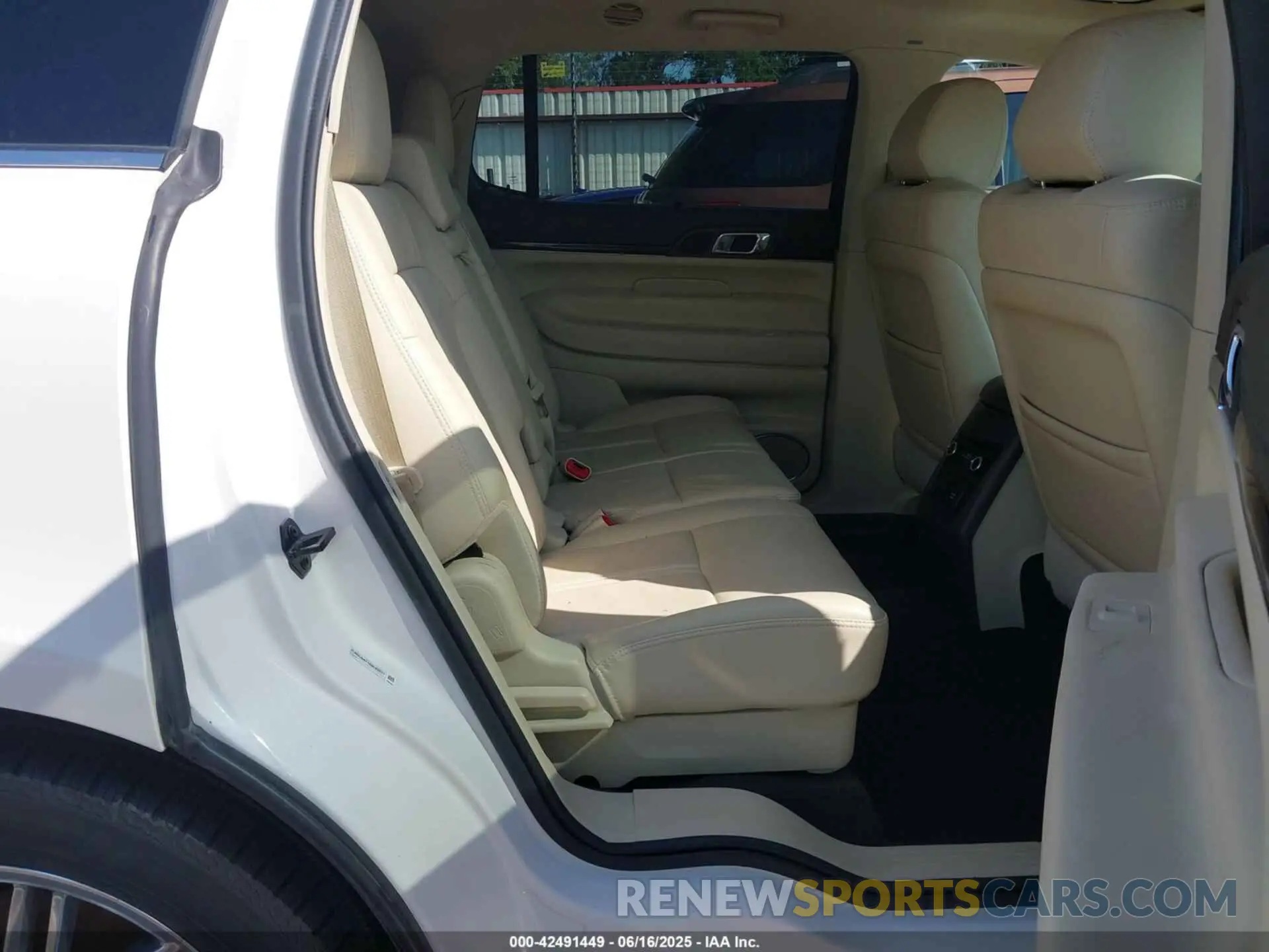8 fotografías del automóvil dañado 2LMHJ5AT1KBL03571 LINCOLN MKT 2019