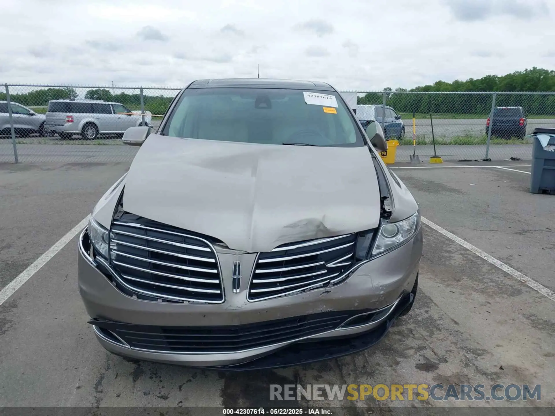 12 fotografías del automóvil dañado 2LMHJ5AT8KBL03986 LINCOLN MKT 2019