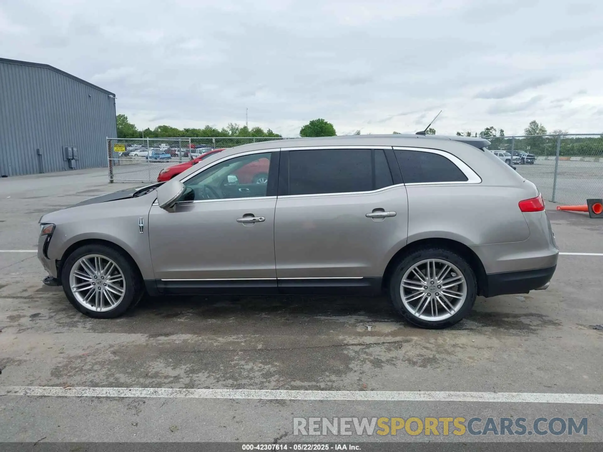 14 fotografías del automóvil dañado 2LMHJ5AT8KBL03986 LINCOLN MKT 2019