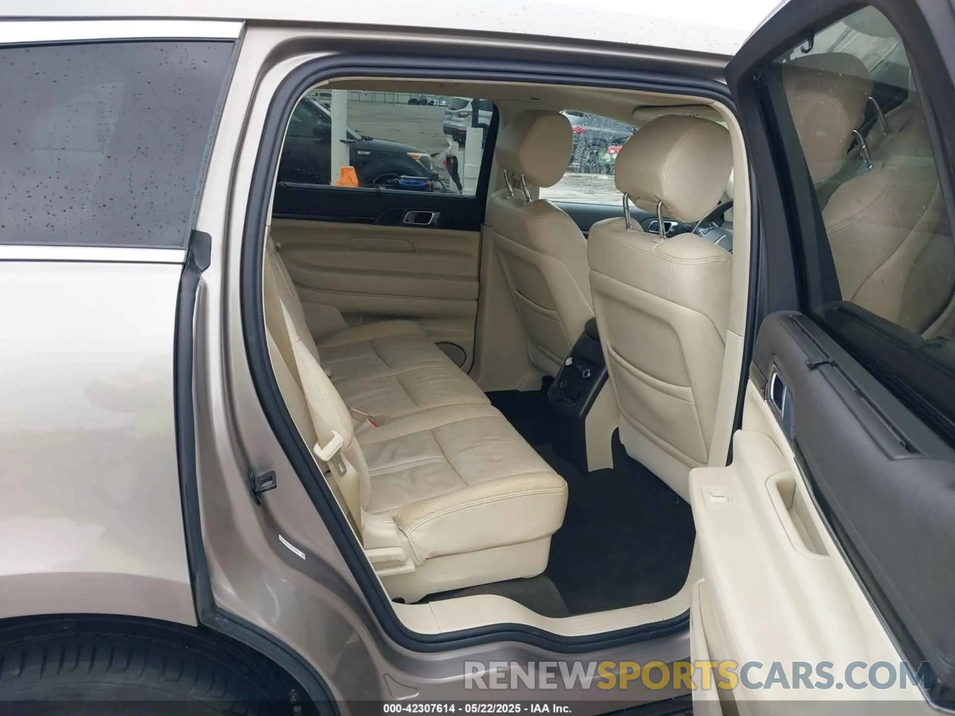 8 fotografías del automóvil dañado 2LMHJ5AT8KBL03986 LINCOLN MKT 2019
