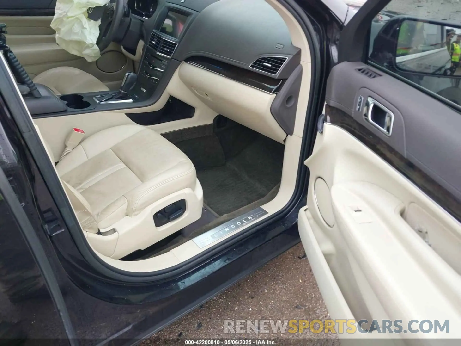5 fotografías del automóvil dañado 2LMHJ5AT9KBL00224 LINCOLN MKT 2019