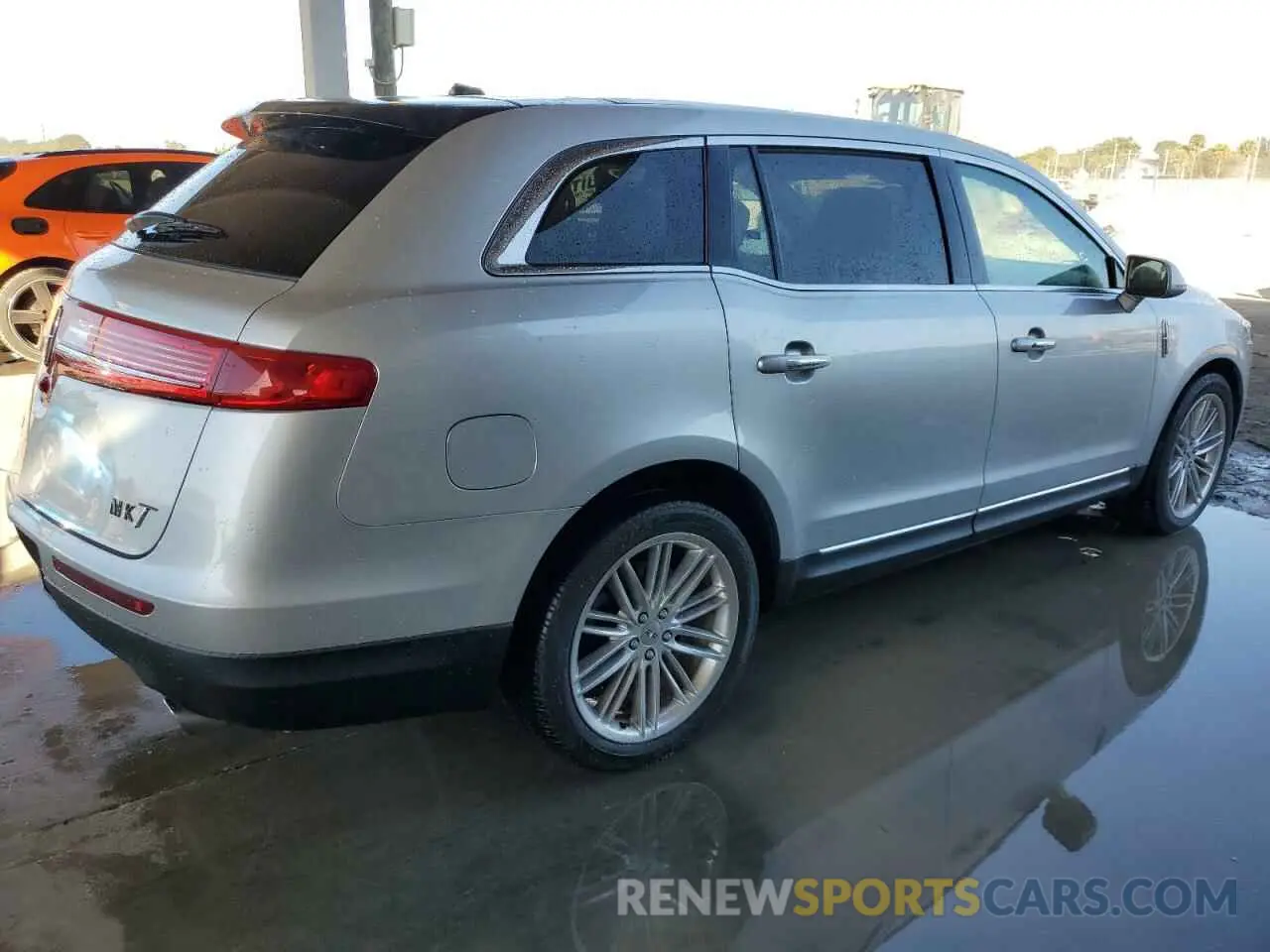 3 fotografías del automóvil dañado 2LMHJ5ATXKBL04167 LINCOLN MKT 2019