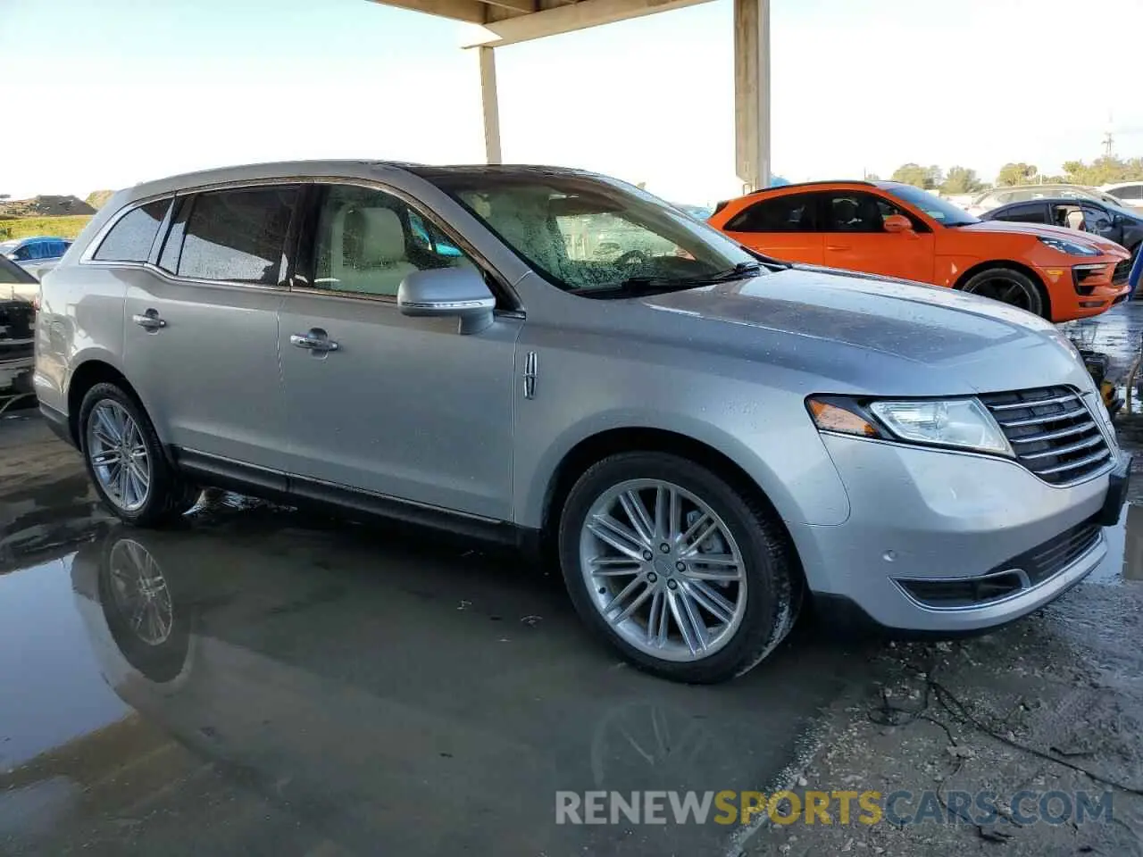 4 fotografías del automóvil dañado 2LMHJ5ATXKBL04167 LINCOLN MKT 2019