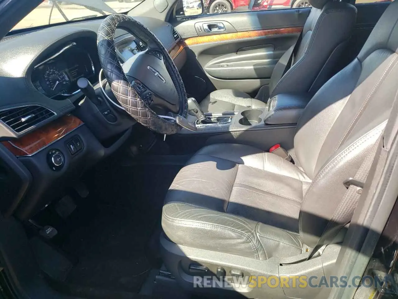 7 fotografías del automóvil dañado 2LMHJ5NK0KBL02980 LINCOLN MKT 2019