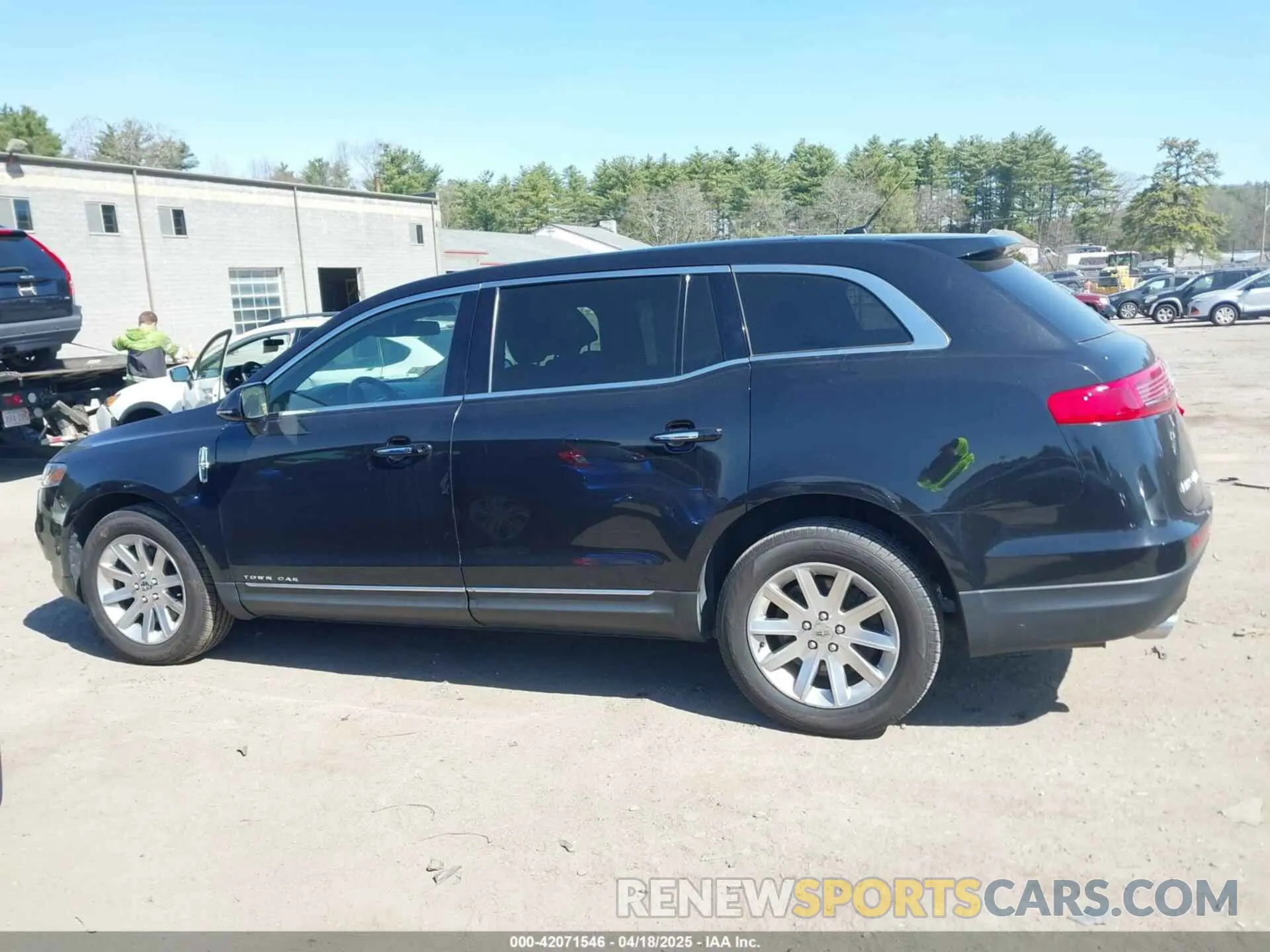14 fotografías del automóvil dañado 2LMHJ5NK2KBL03273 LINCOLN MKT 2019