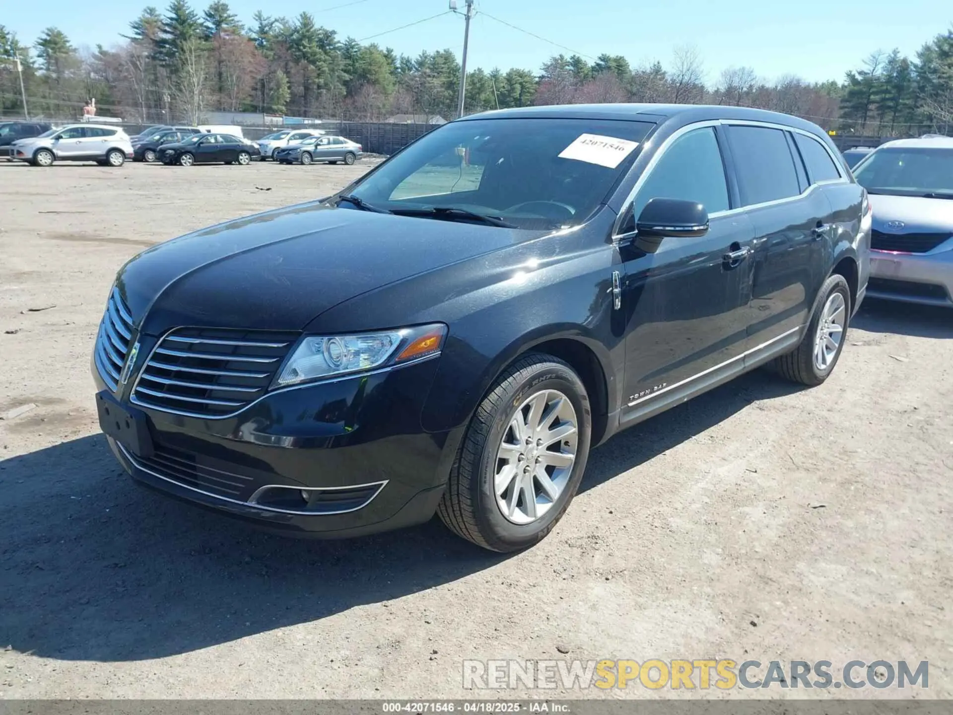 2 fotografías del automóvil dañado 2LMHJ5NK2KBL03273 LINCOLN MKT 2019