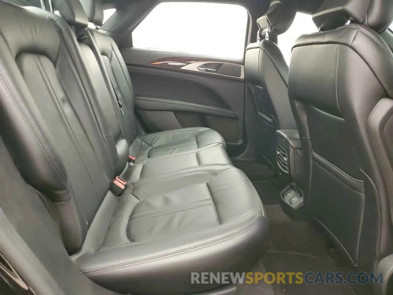 10 fotografías del automóvil dañado 3LN6L5C94KR620888 LINCOLN MKZ 2019