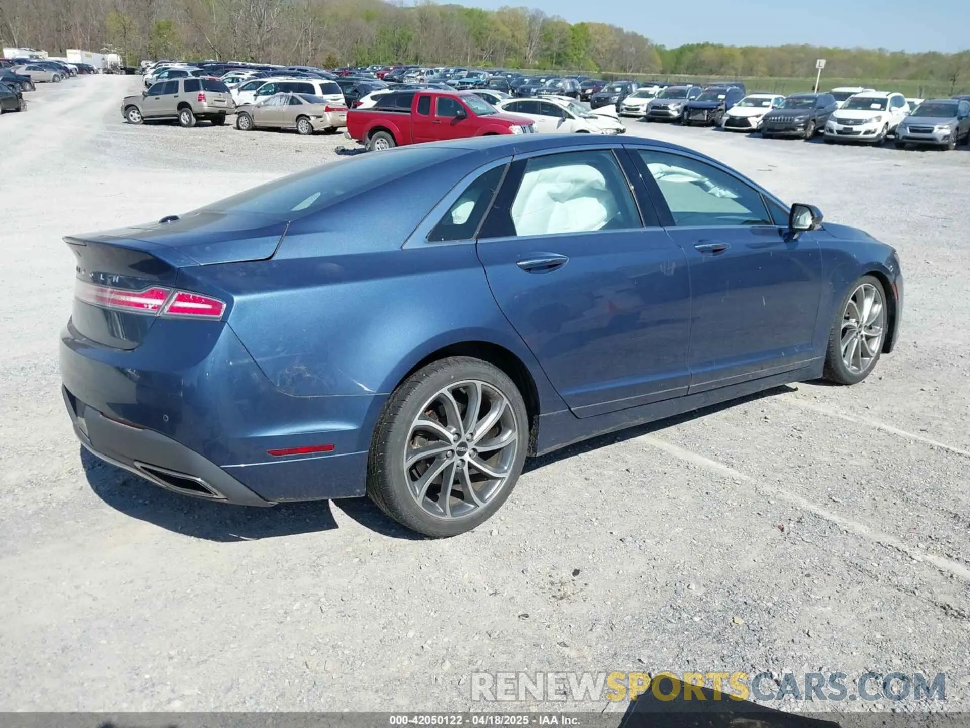 4 fotografías del automóvil dañado 3LN6L5C96KR609147 LINCOLN MKZ 2019