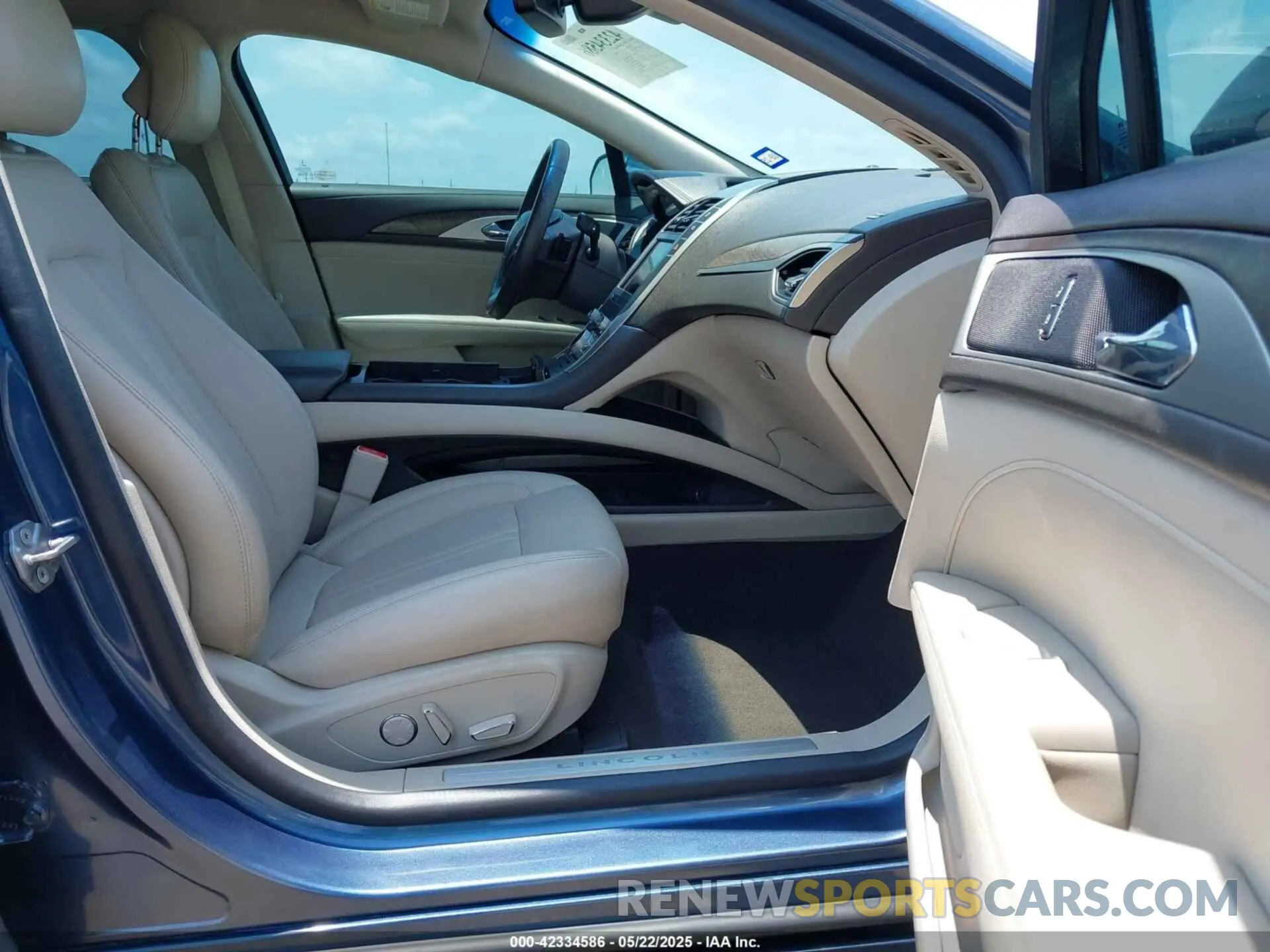 5 fotografías del automóvil dañado 3LN6L5C99KR601818 LINCOLN MKZ 2019