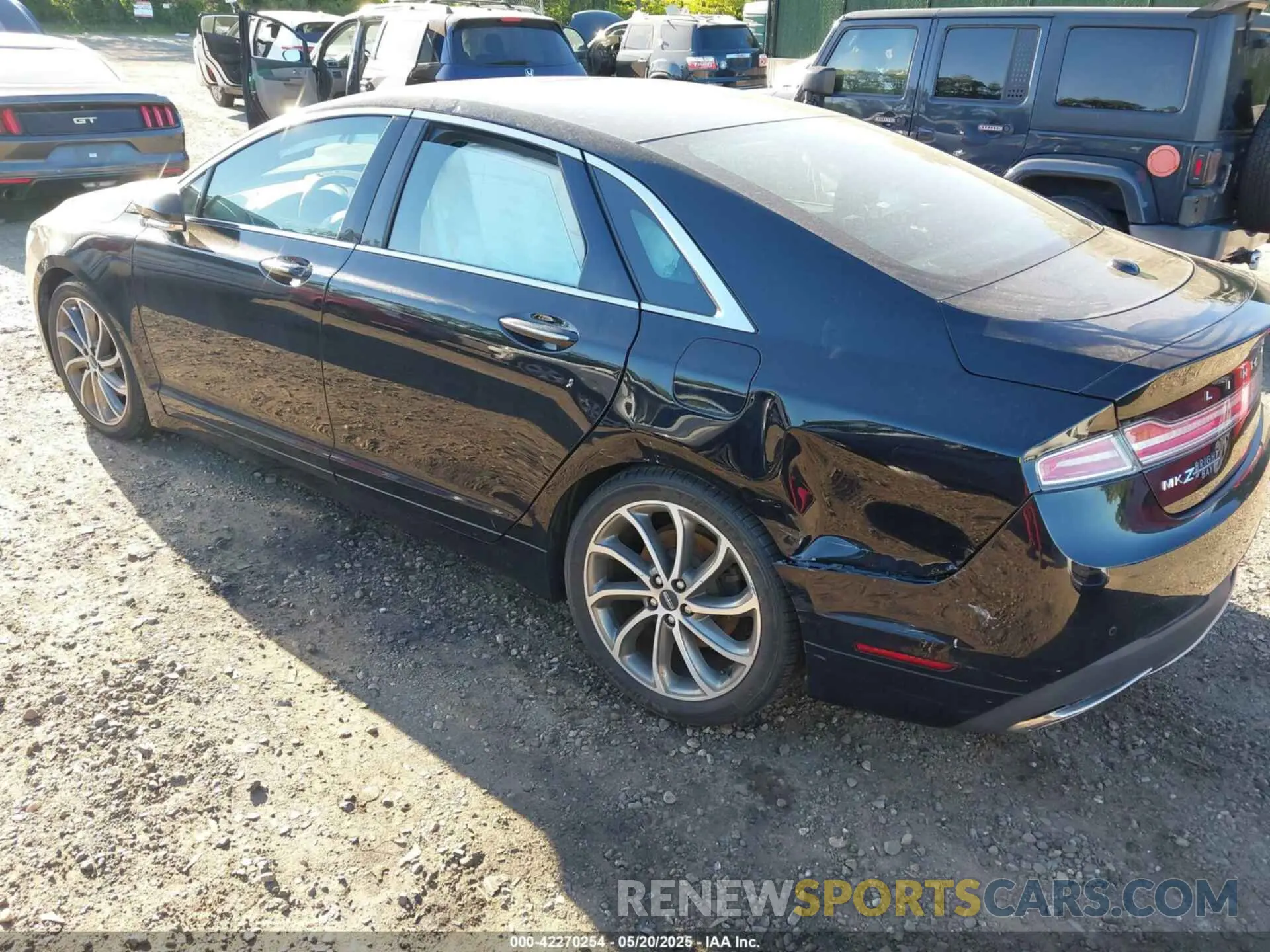 3 fotografías del automóvil dañado 3LN6L5D90KR624466 LINCOLN MKZ 2019