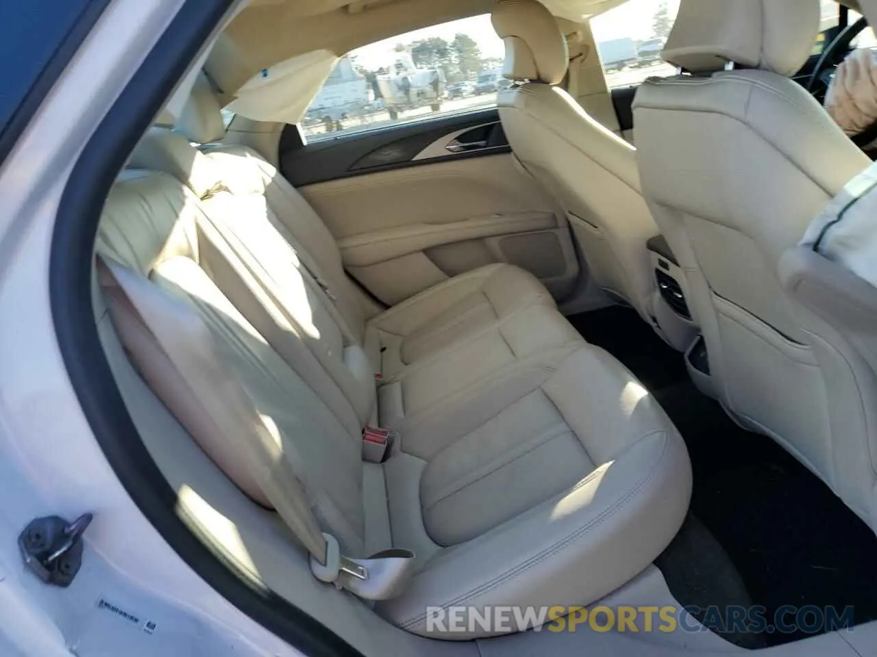 10 fotografías del automóvil dañado 3LN6L5D91KR614030 LINCOLN MKZ 2019