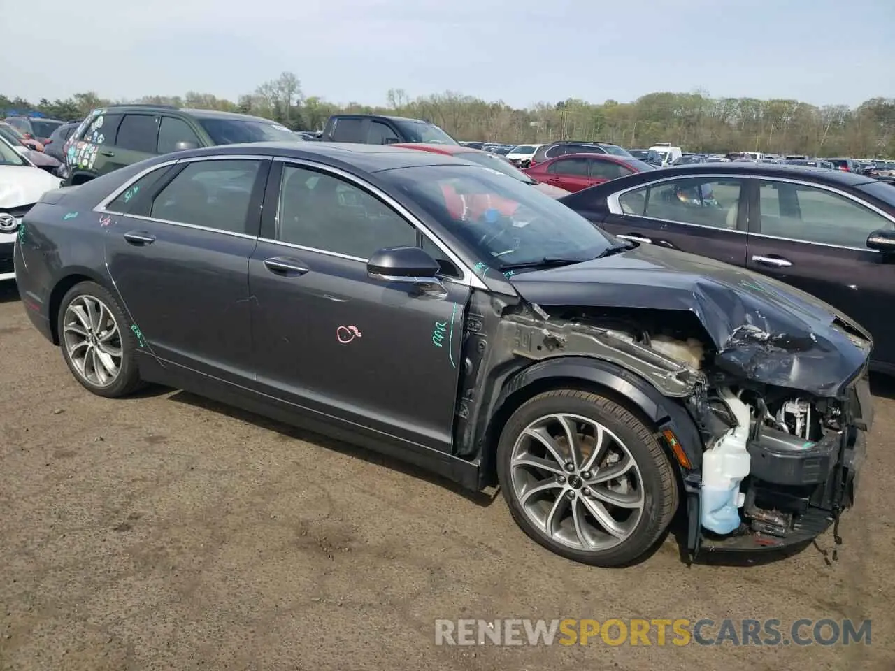 4 fotografías del automóvil dañado 3LN6L5D93KR602025 LINCOLN MKZ 2019