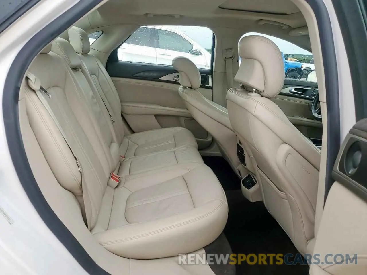 10 fotografías del automóvil dañado 3LN6L5E91KR607836 LINCOLN MKZ 2019