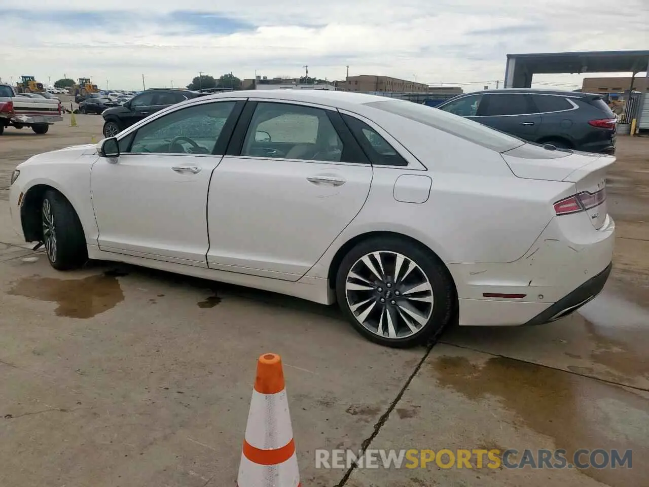 2 fotografías del automóvil dañado 3LN6L5E91KR607836 LINCOLN MKZ 2019