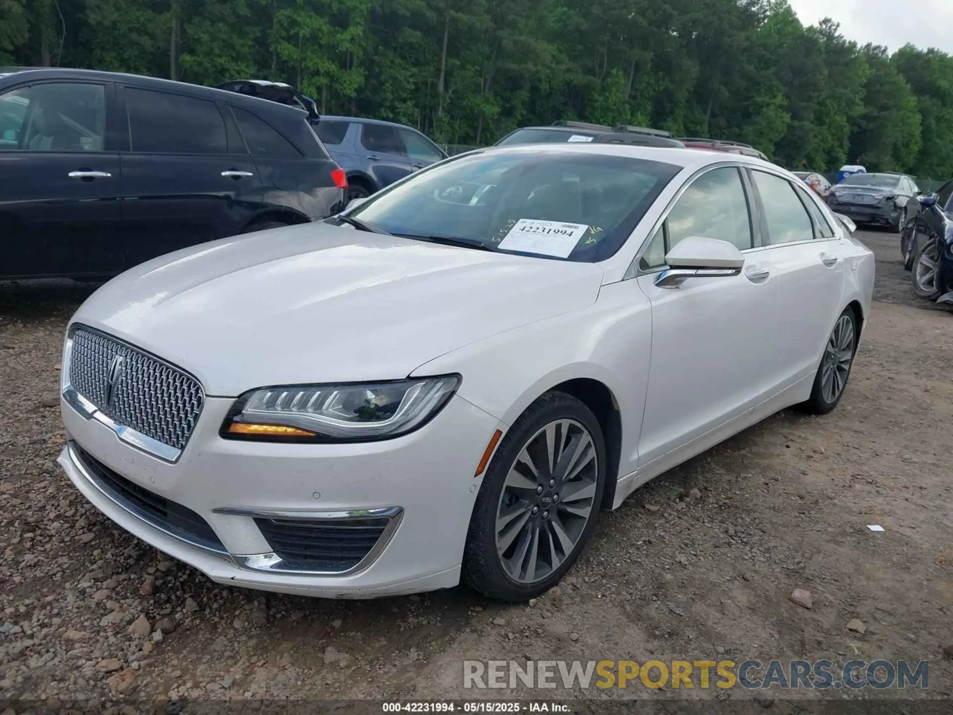 2 fotografías del automóvil dañado 3LN6L5E94KR607412 LINCOLN MKZ 2019