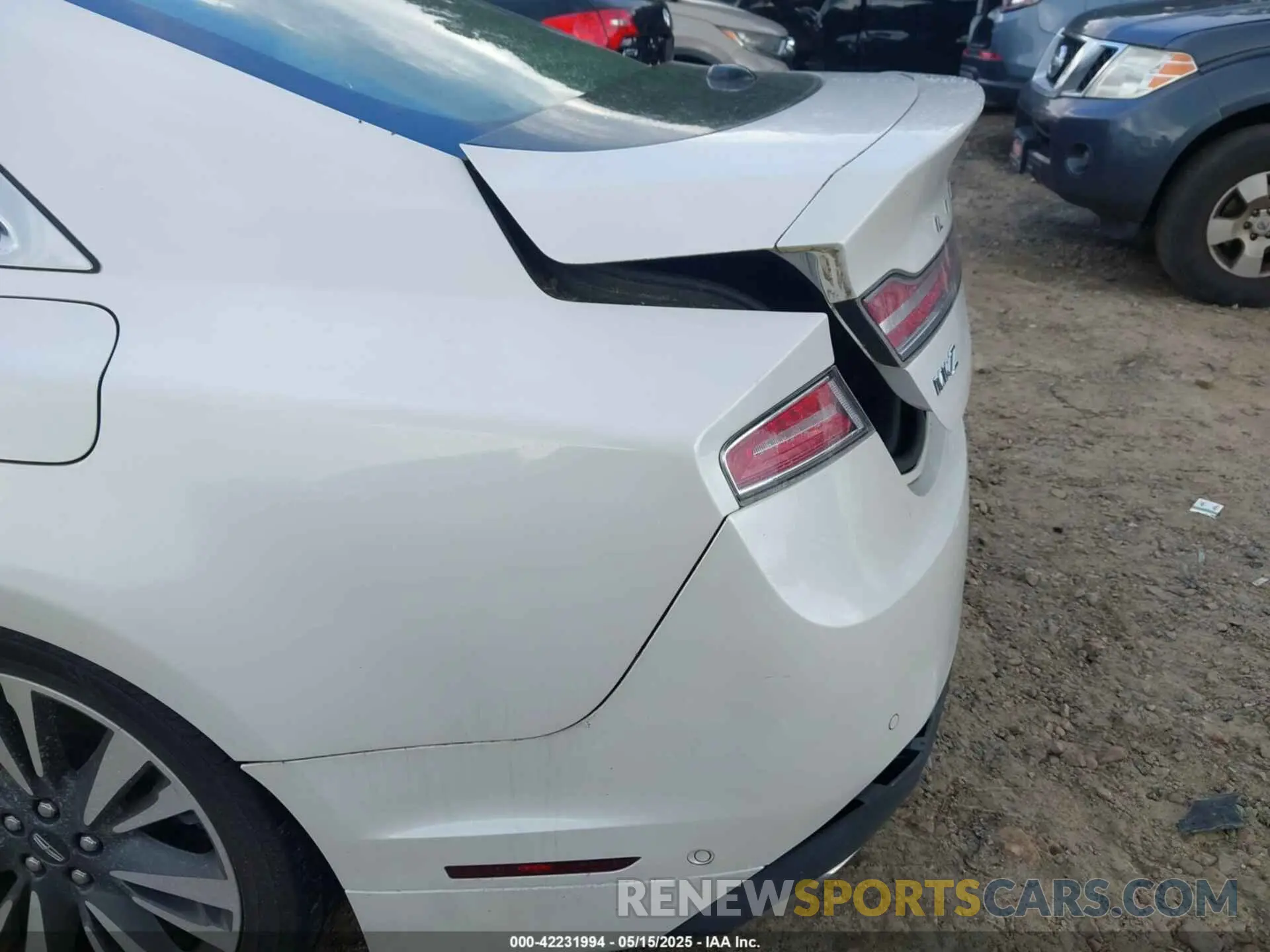 20 fotografías del automóvil dañado 3LN6L5E94KR607412 LINCOLN MKZ 2019