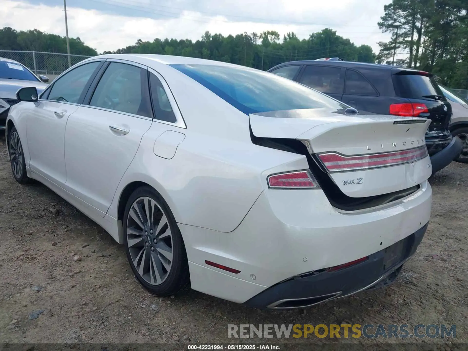 3 fotografías del automóvil dañado 3LN6L5E94KR607412 LINCOLN MKZ 2019