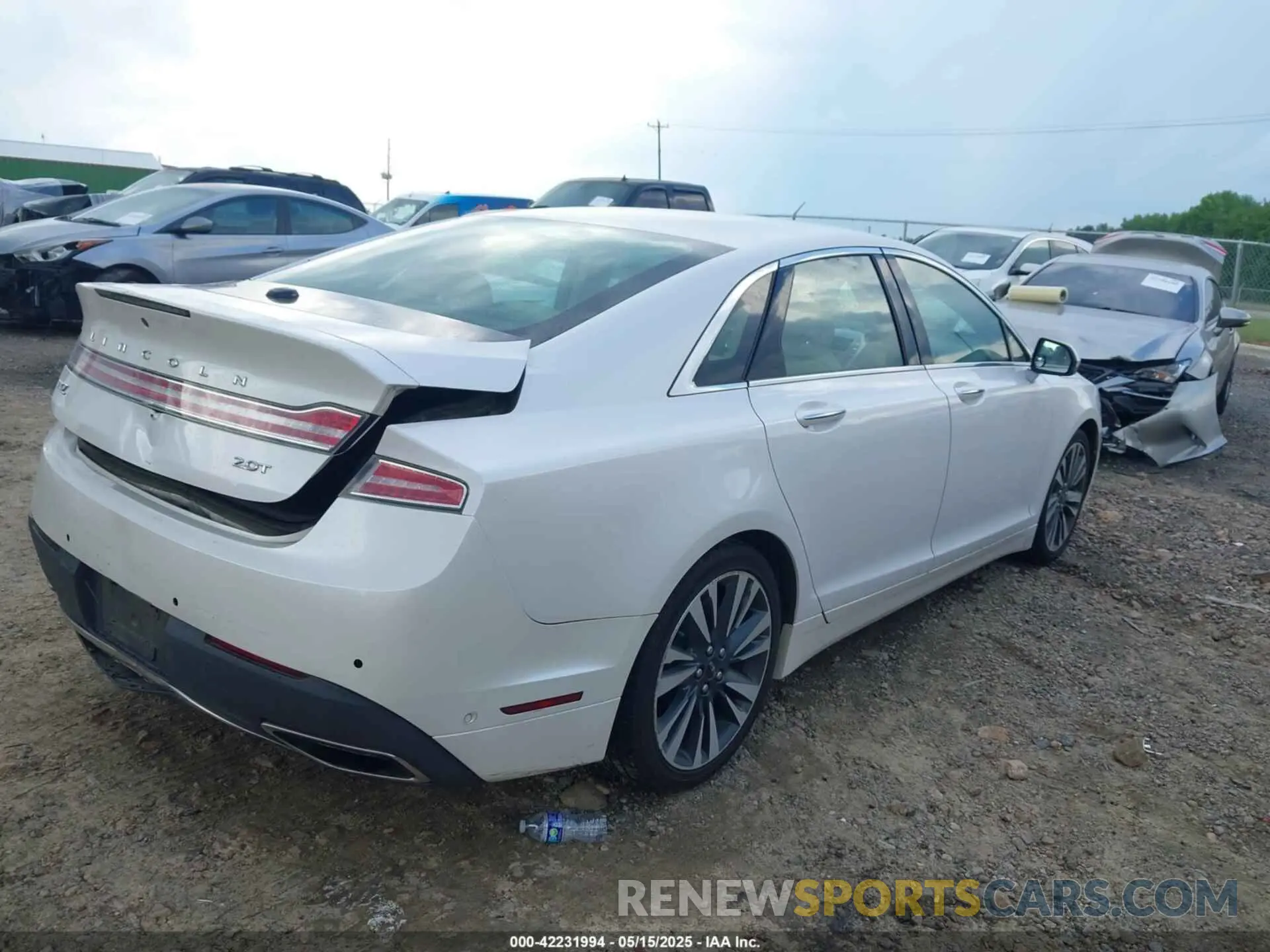 4 fotografías del automóvil dañado 3LN6L5E94KR607412 LINCOLN MKZ 2019