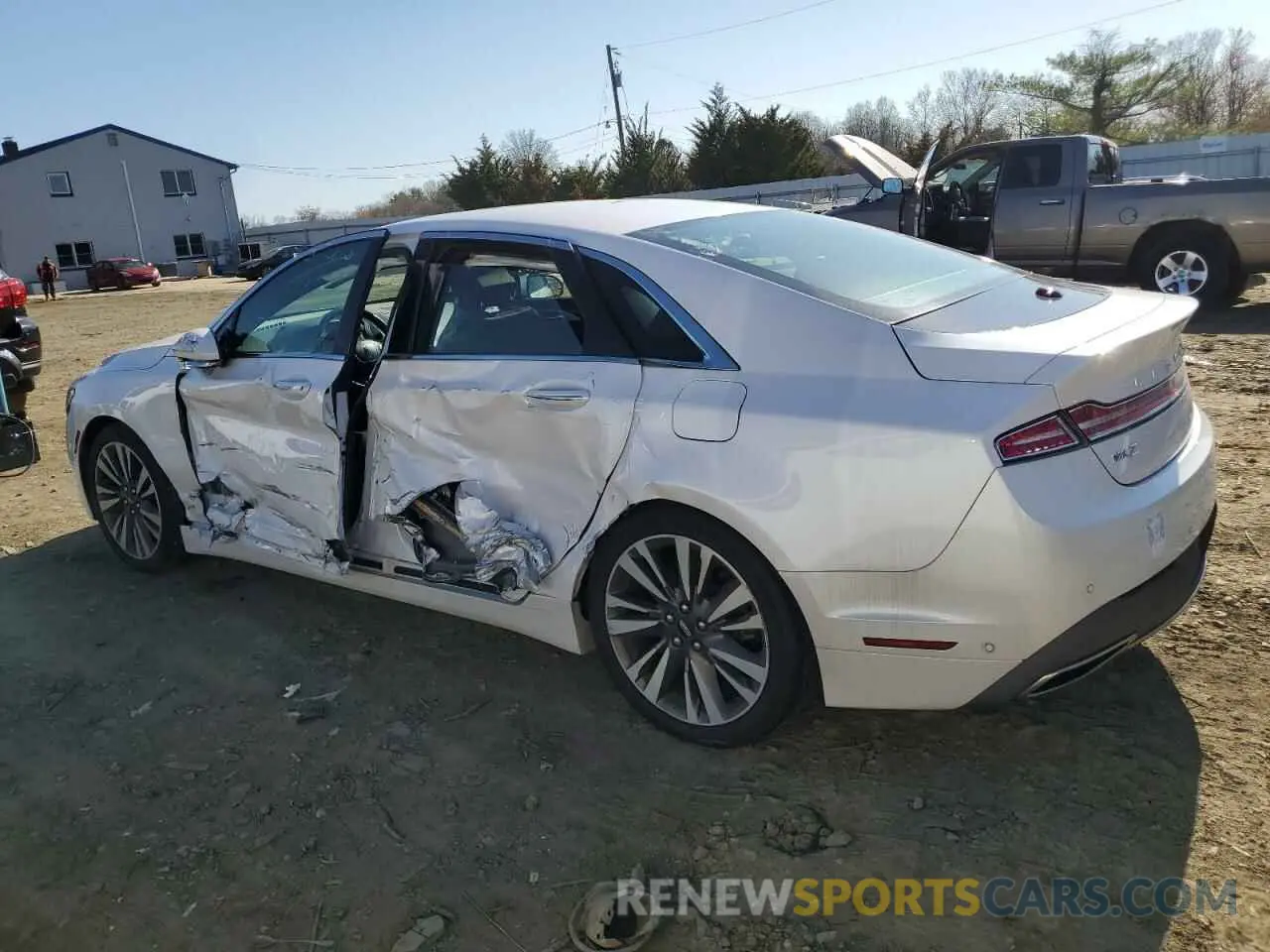 2 fotografías del automóvil dañado 3LN6L5F9XKR627811 LINCOLN MKZ 2019