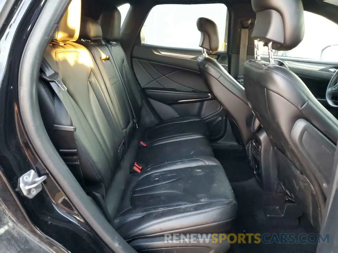 11 fotografías del automóvil dañado 5LMCJ1C91KUL08079 LINCOLN MKZ 2019