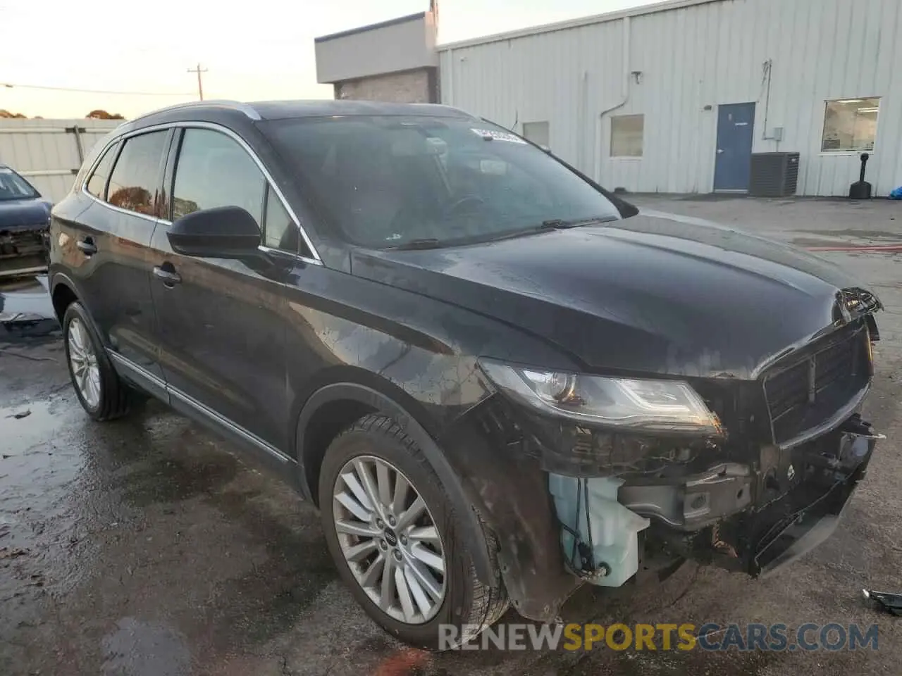 4 fotografías del automóvil dañado 5LMCJ1C91KUL08079 LINCOLN MKZ 2019