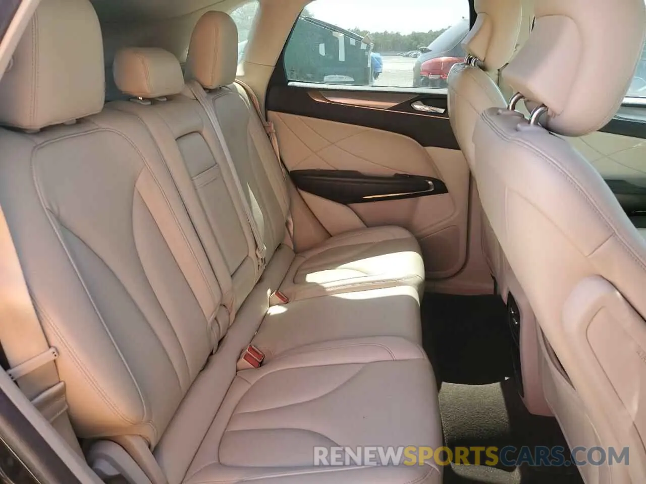 11 fotografías del automóvil dañado 5LMCJ1C95KUL08912 LINCOLN MKZ 2019