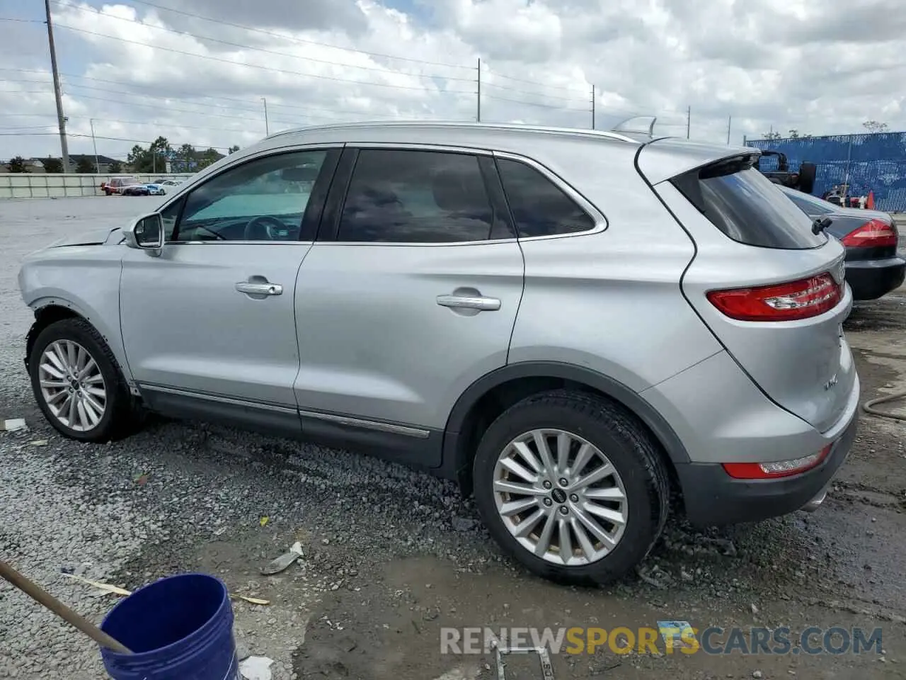 2 fotografías del automóvil dañado 5LMCJ1C95KUL08943 LINCOLN MKZ 2019