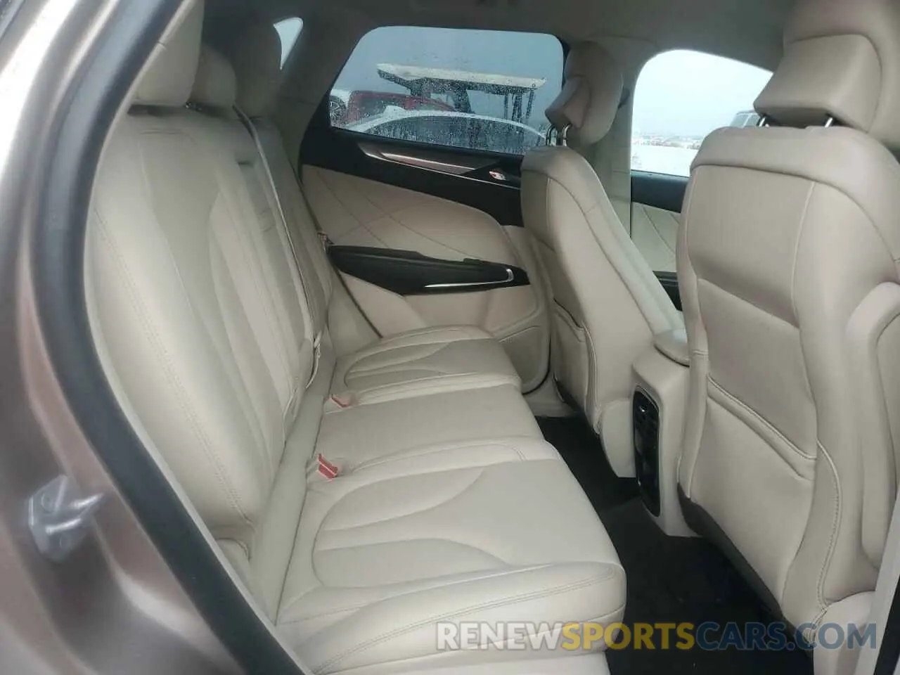 11 fotografías del automóvil dañado 5LMCJ1C98KUL46098 LINCOLN MKZ 2019
