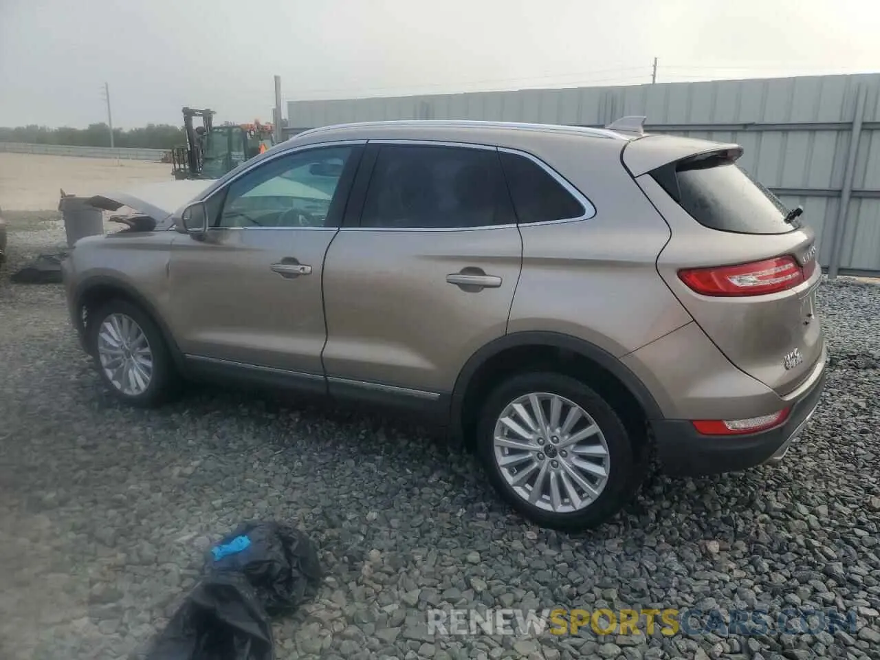 2 fotografías del automóvil dañado 5LMCJ1C98KUL46098 LINCOLN MKZ 2019