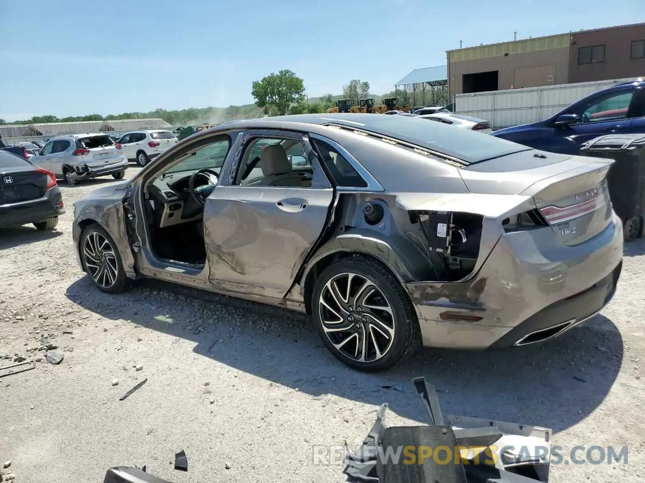2 fotografías del automóvil dañado 3LN6L5E93LR614529 LINCOLN MKZ 2020